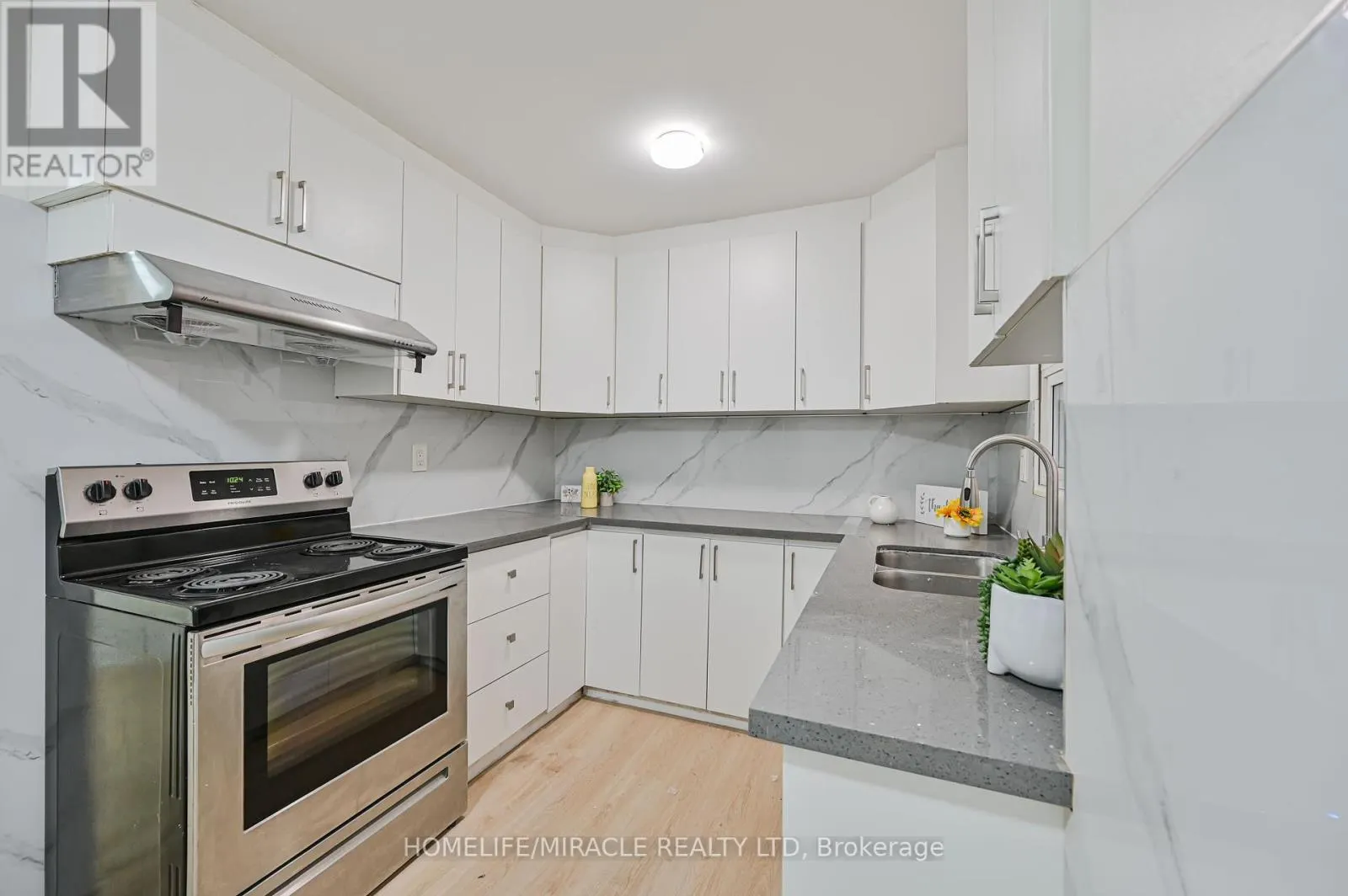 32 WOODSVIEW AVENUE