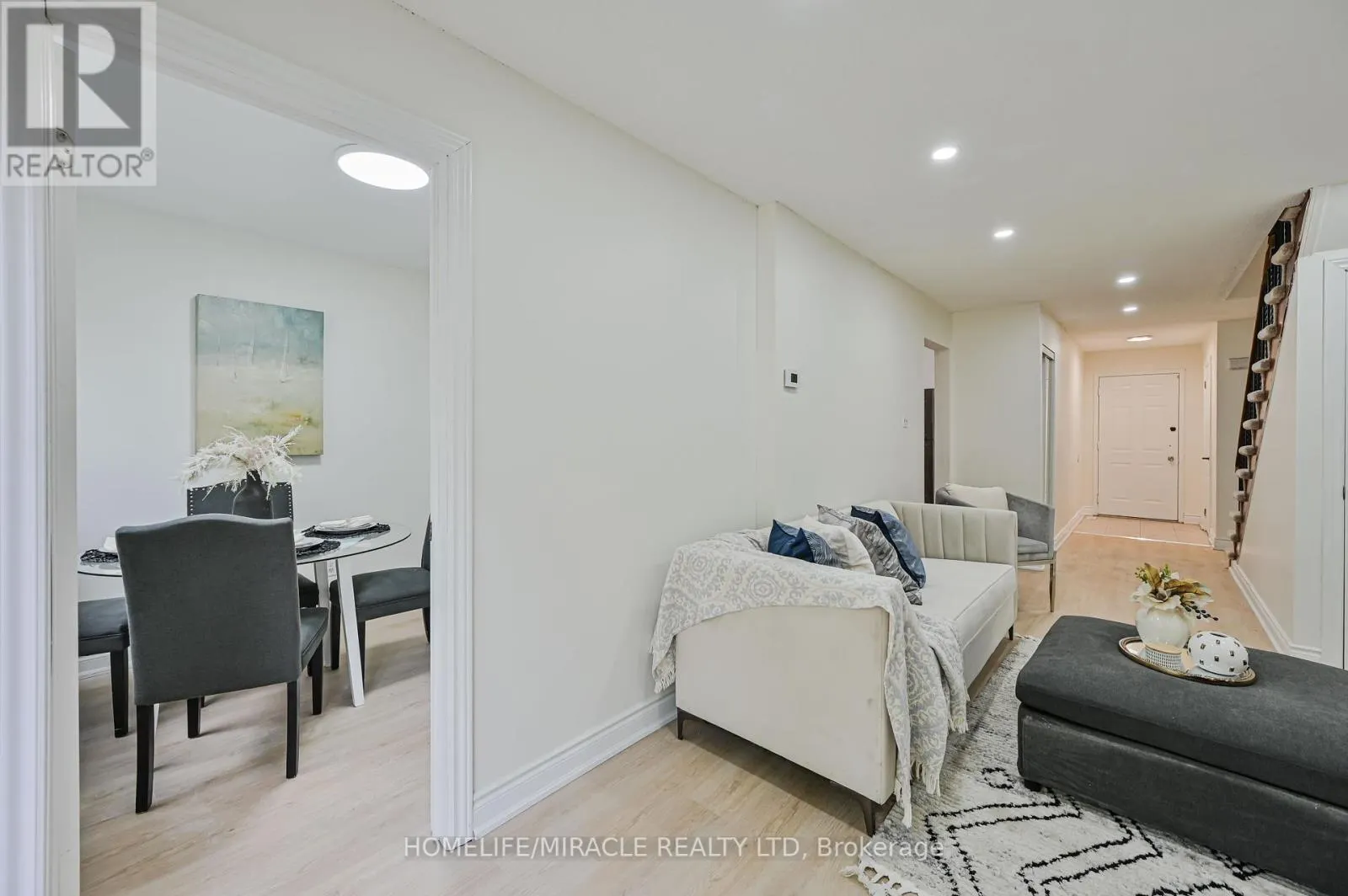 32 WOODSVIEW AVENUE