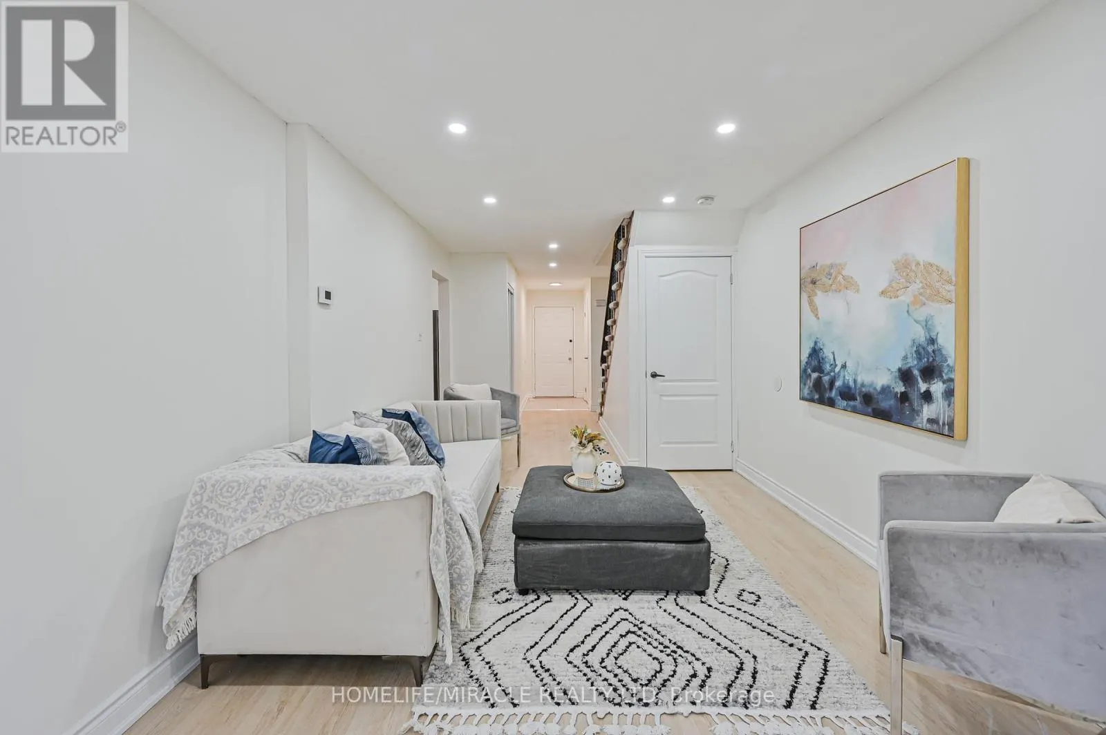 32 WOODSVIEW AVENUE