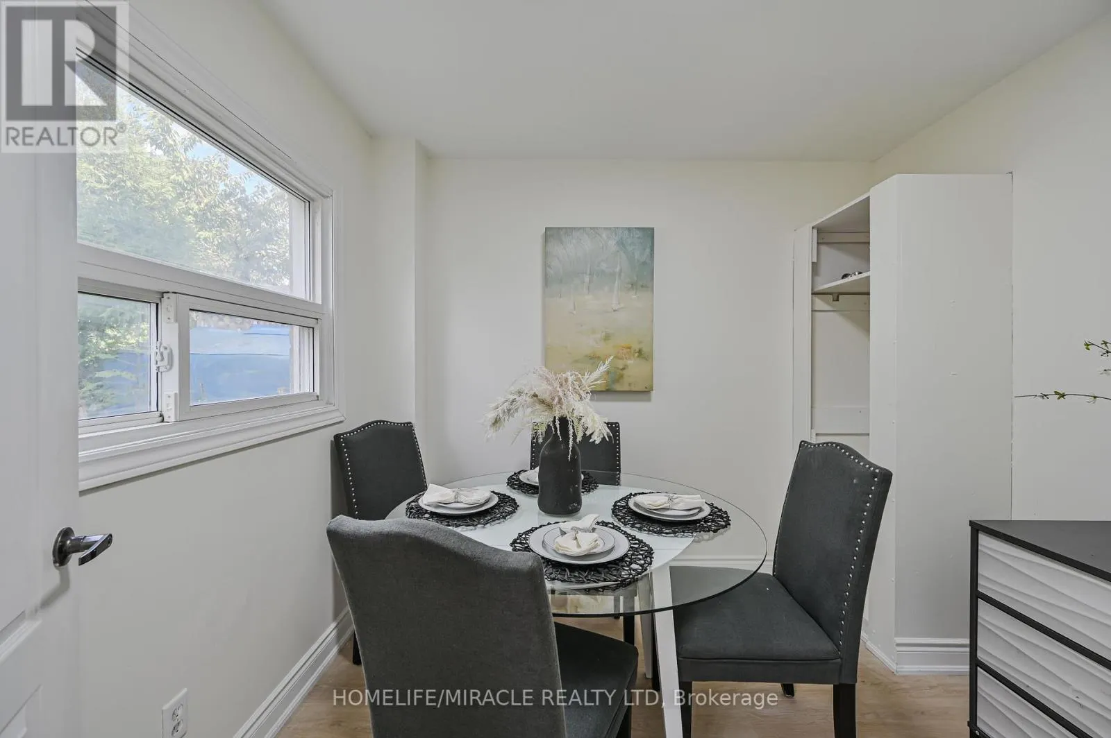 32 WOODSVIEW AVENUE