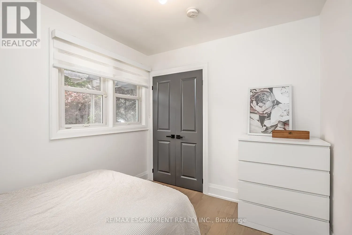 564 MAPLEHILL DRIVE