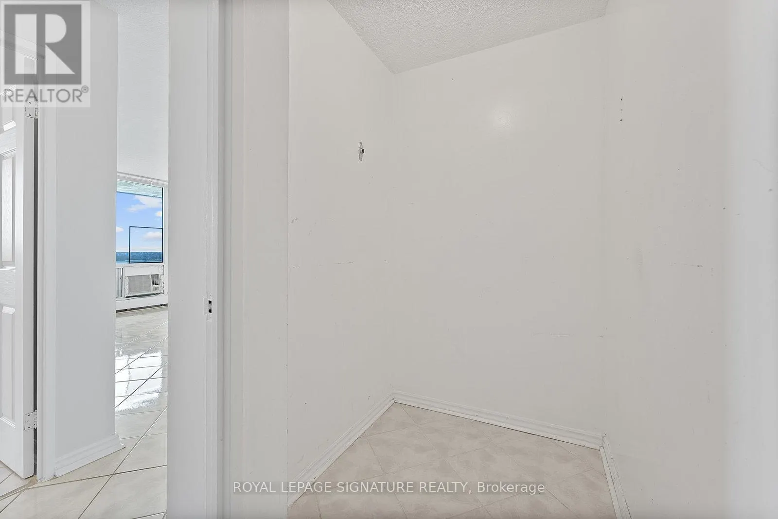 #906 - 5 SAN ROMANOWAY