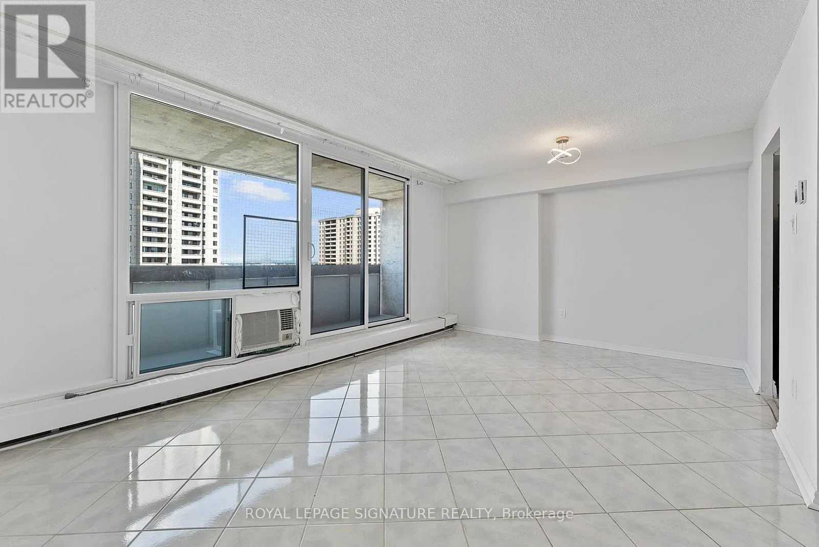 #906 - 5 SAN ROMANOWAY