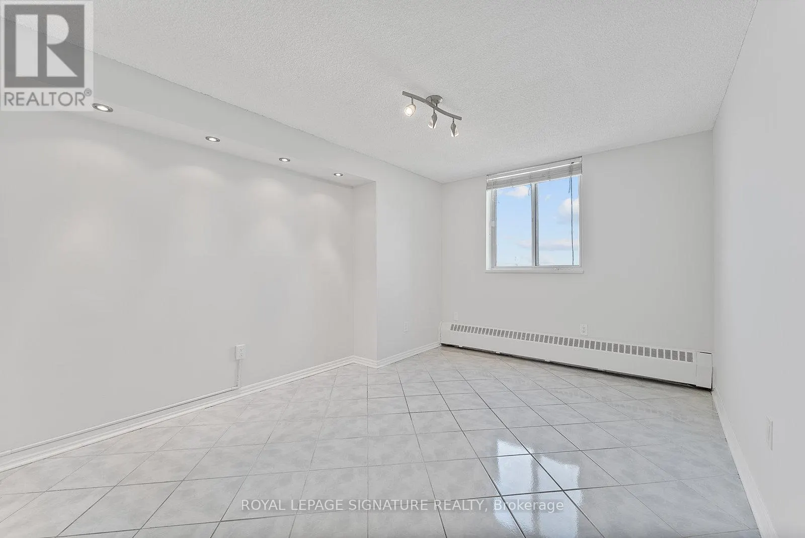#906 - 5 SAN ROMANOWAY