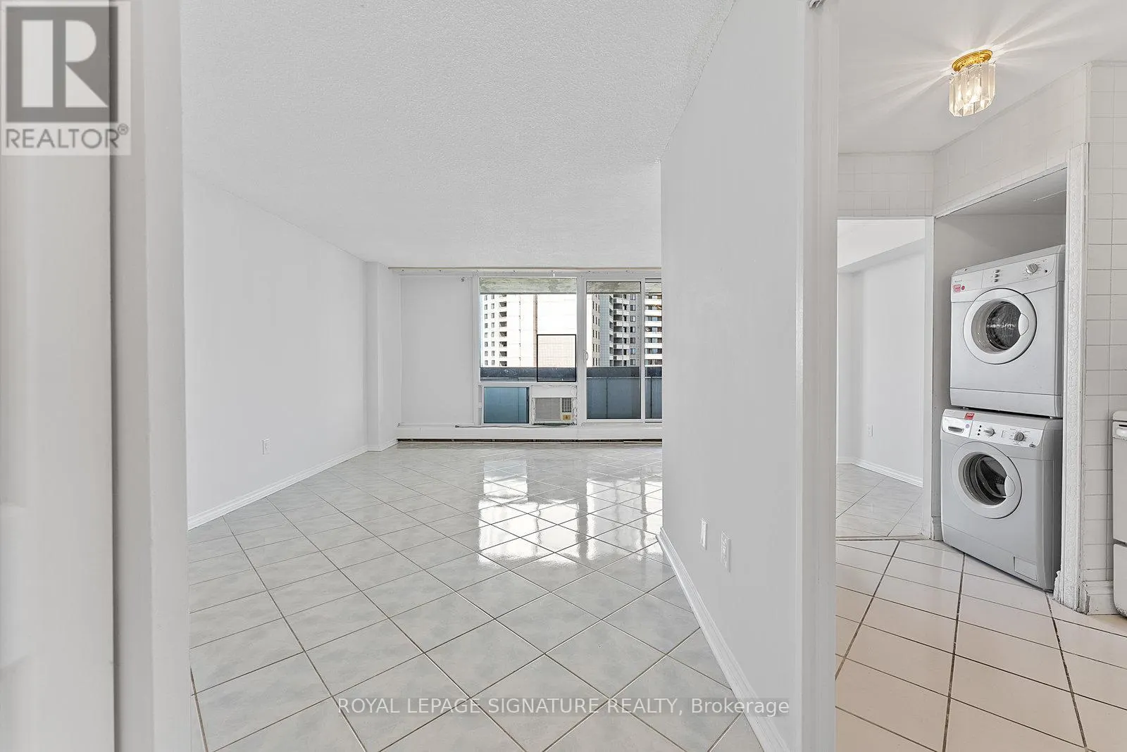 #906 - 5 SAN ROMANOWAY