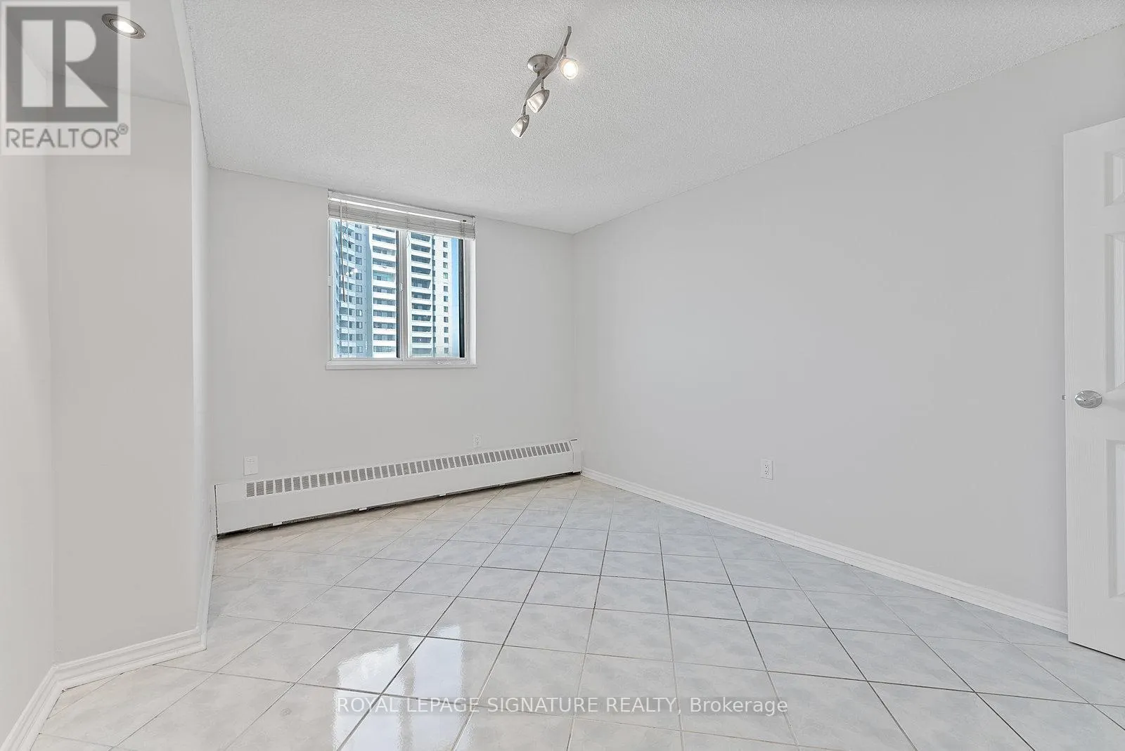 #906 - 5 SAN ROMANOWAY