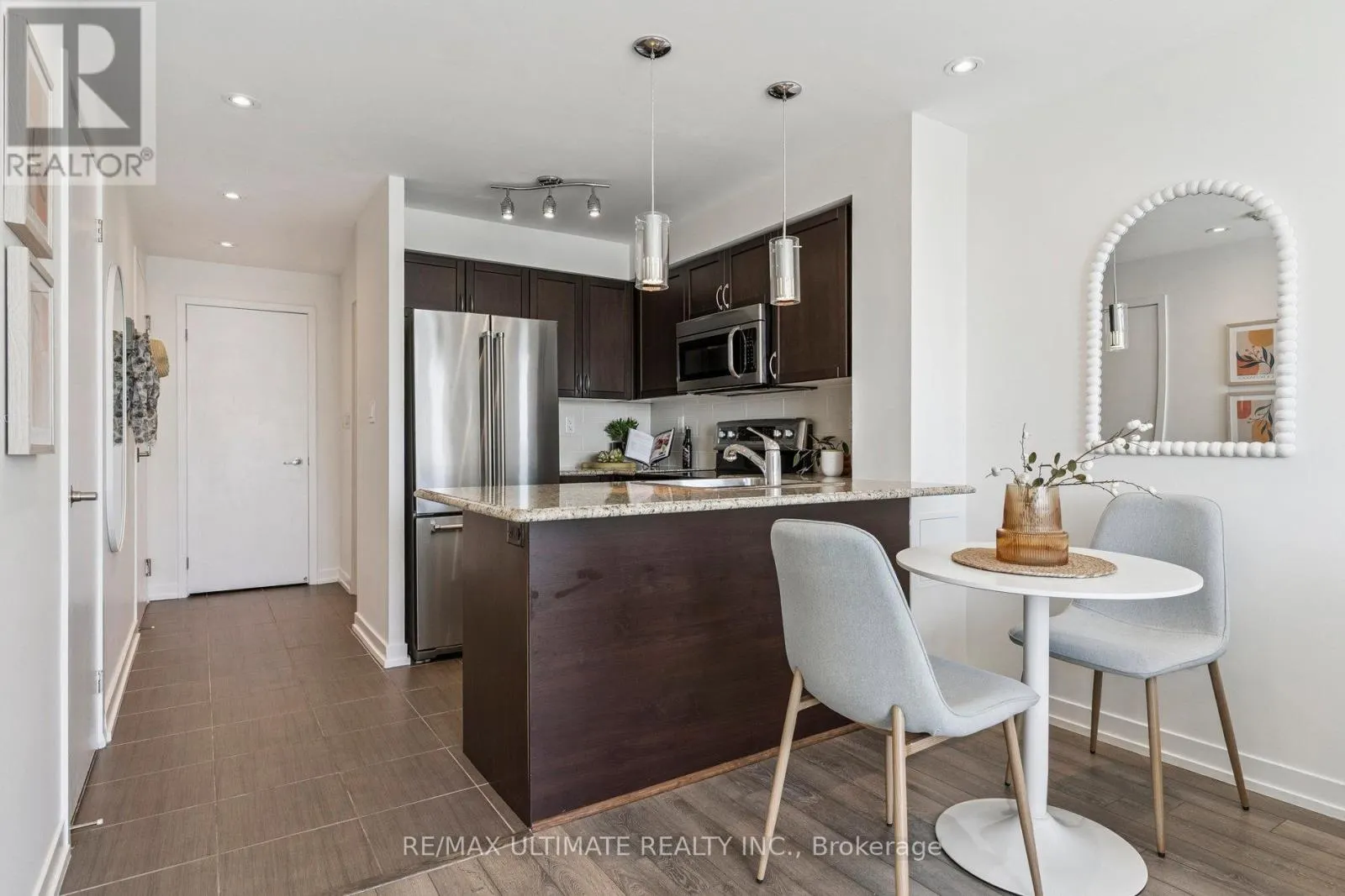 1402 - 816 LANSDOWNE AVENUE