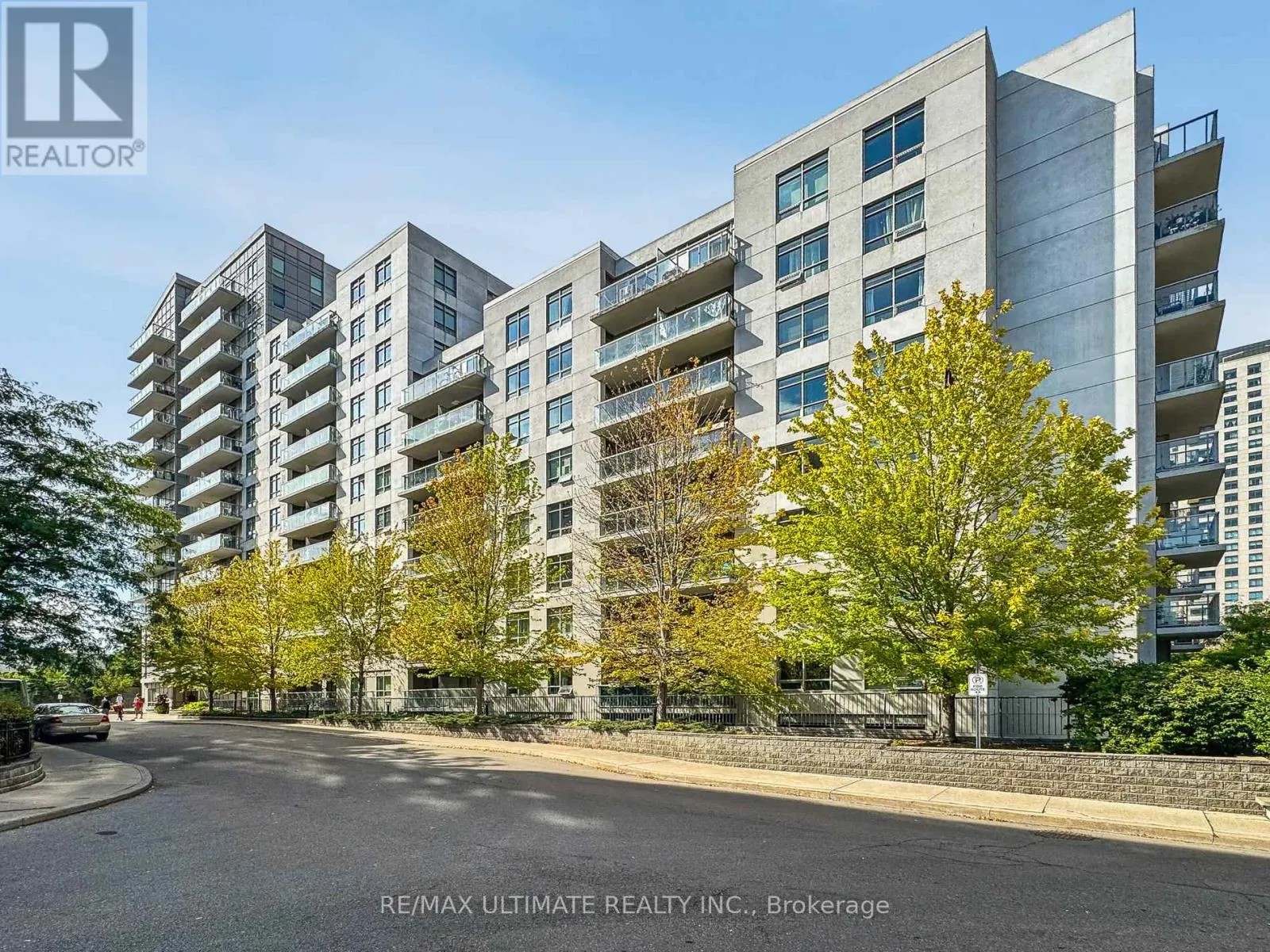 1402 - 816 LANSDOWNE AVENUE