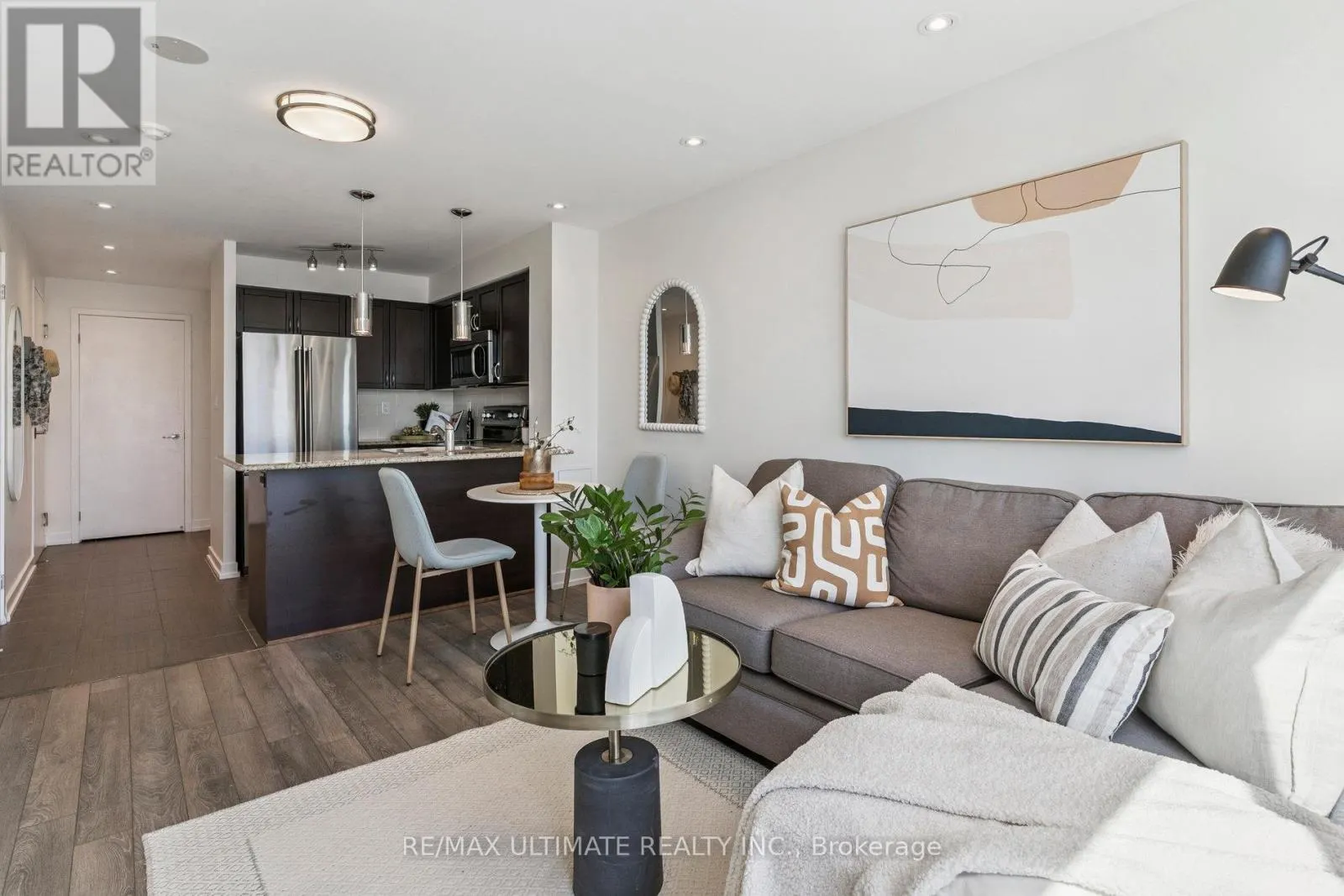 1402 - 816 LANSDOWNE AVENUE