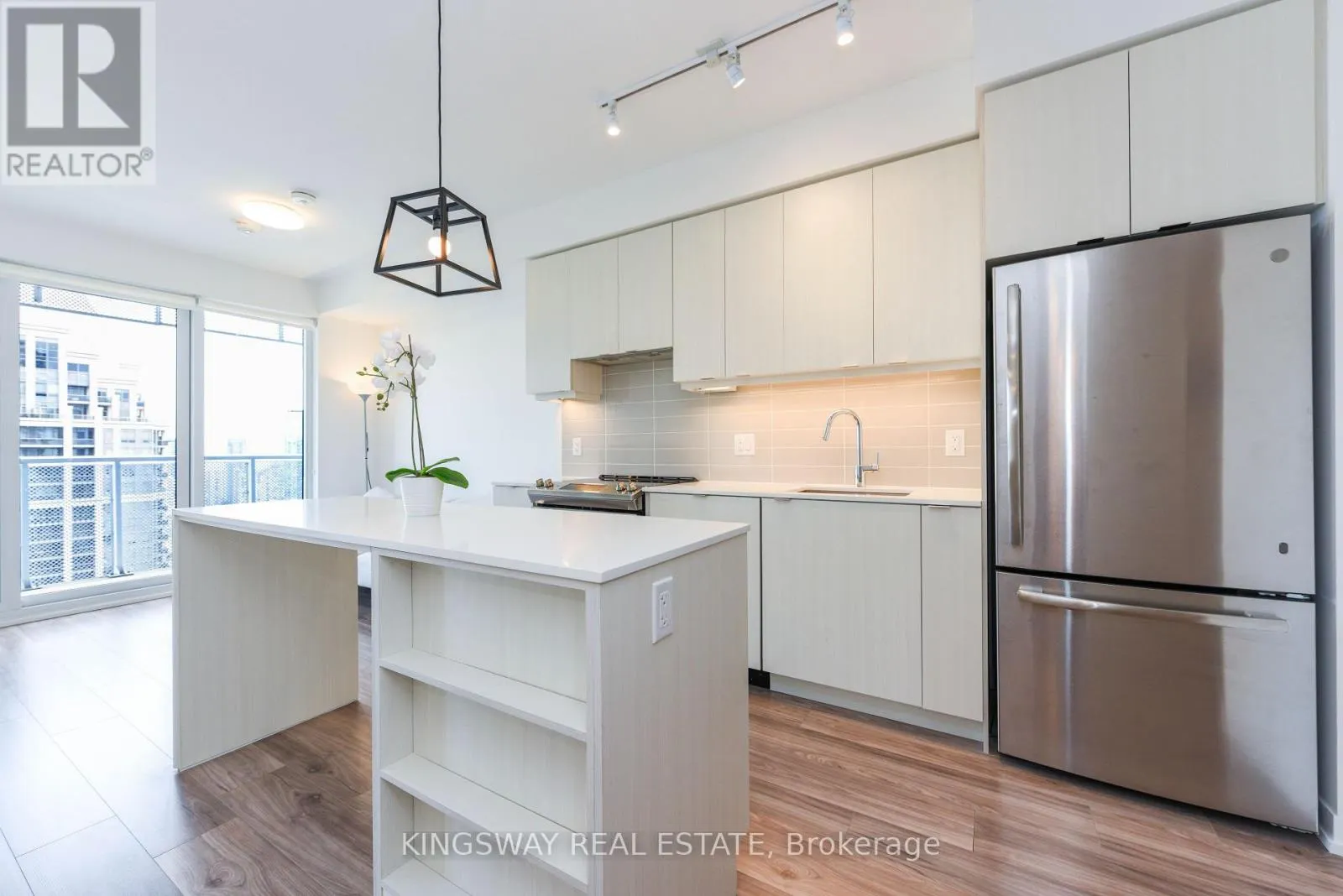 2505 - 4065 CONFEDERATION PARKWAY