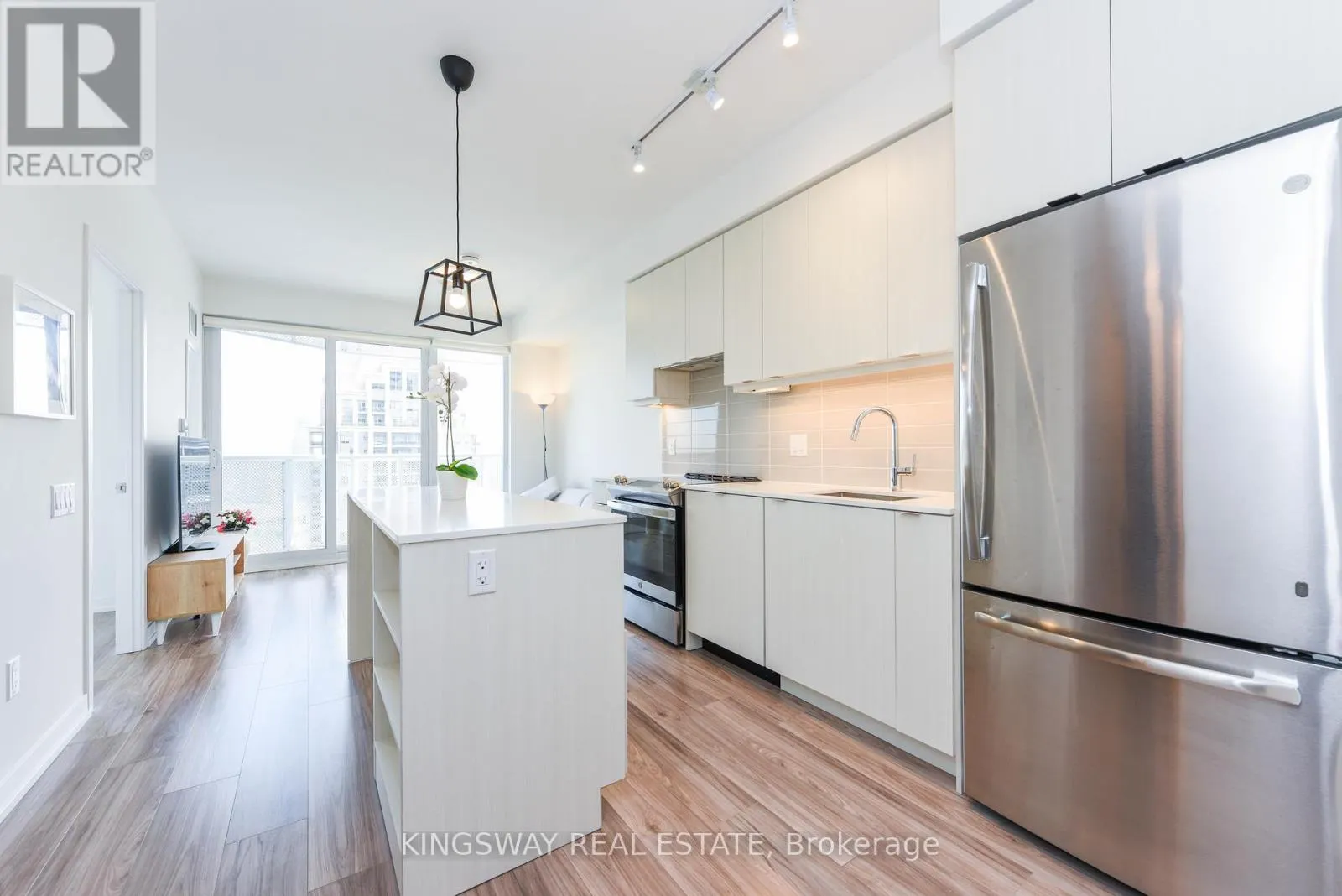 2505 - 4065 CONFEDERATION PARKWAY