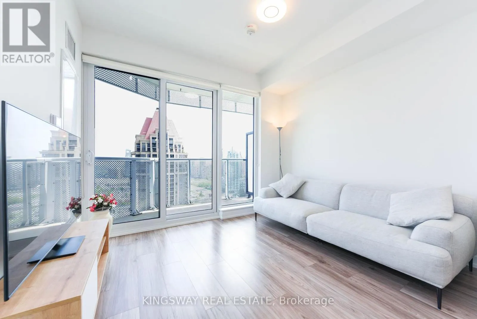 2505 - 4065 CONFEDERATION PARKWAY