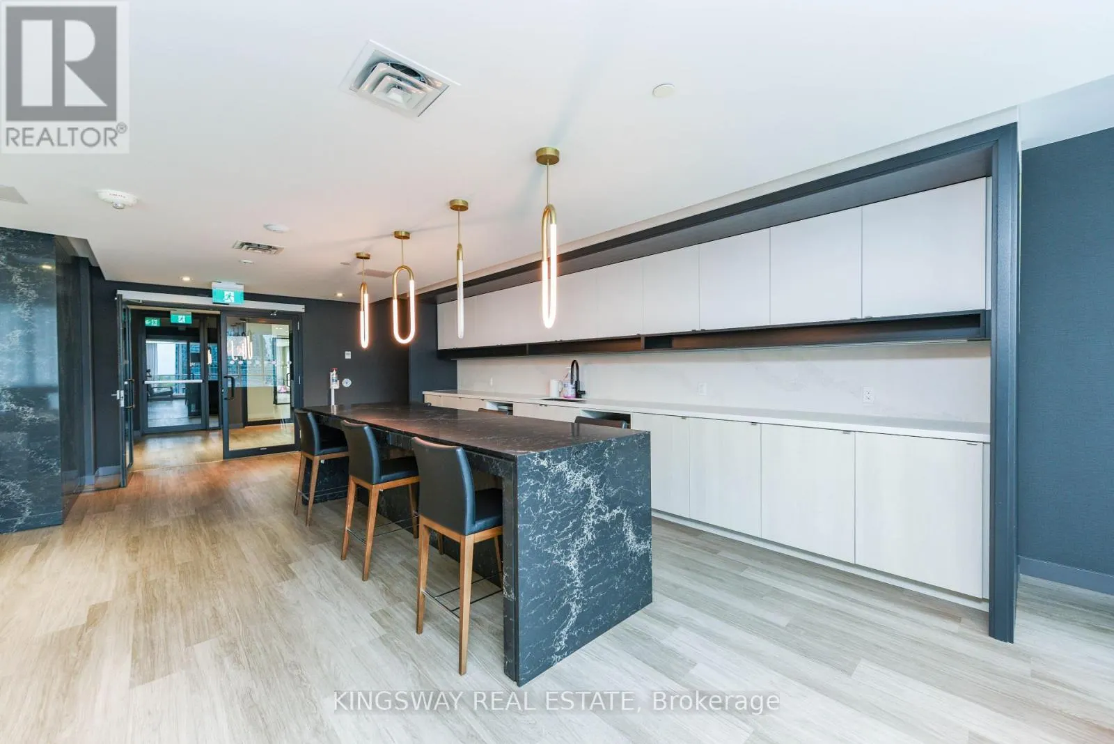 2505 - 4065 CONFEDERATION PARKWAY