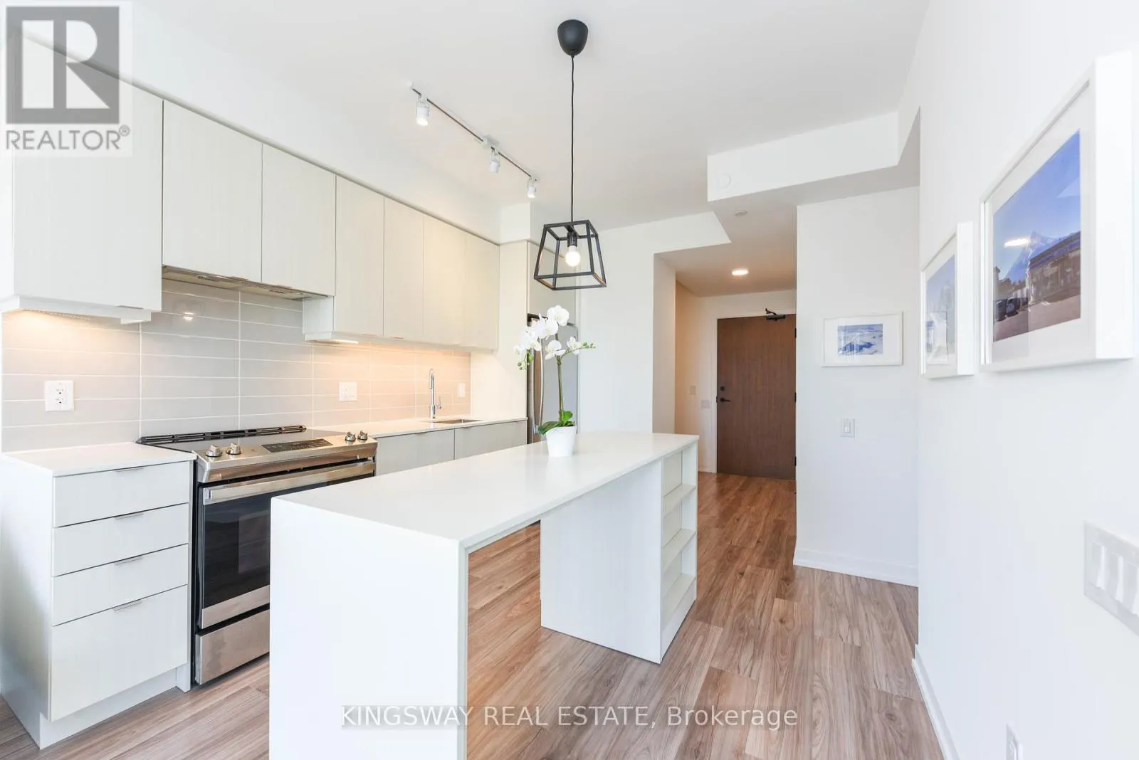 2505 - 4065 CONFEDERATION PARKWAY