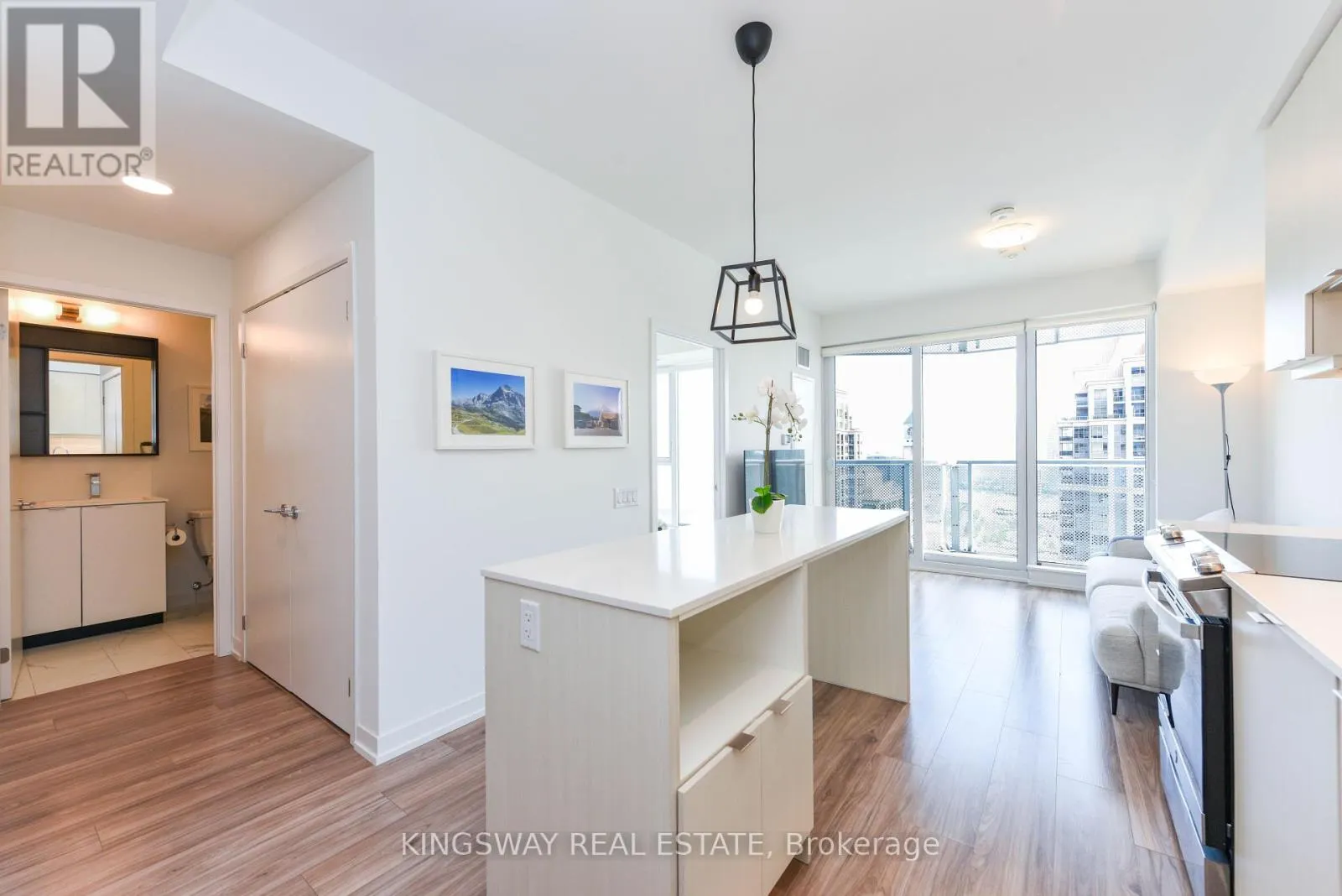 2505 - 4065 CONFEDERATION PARKWAY
