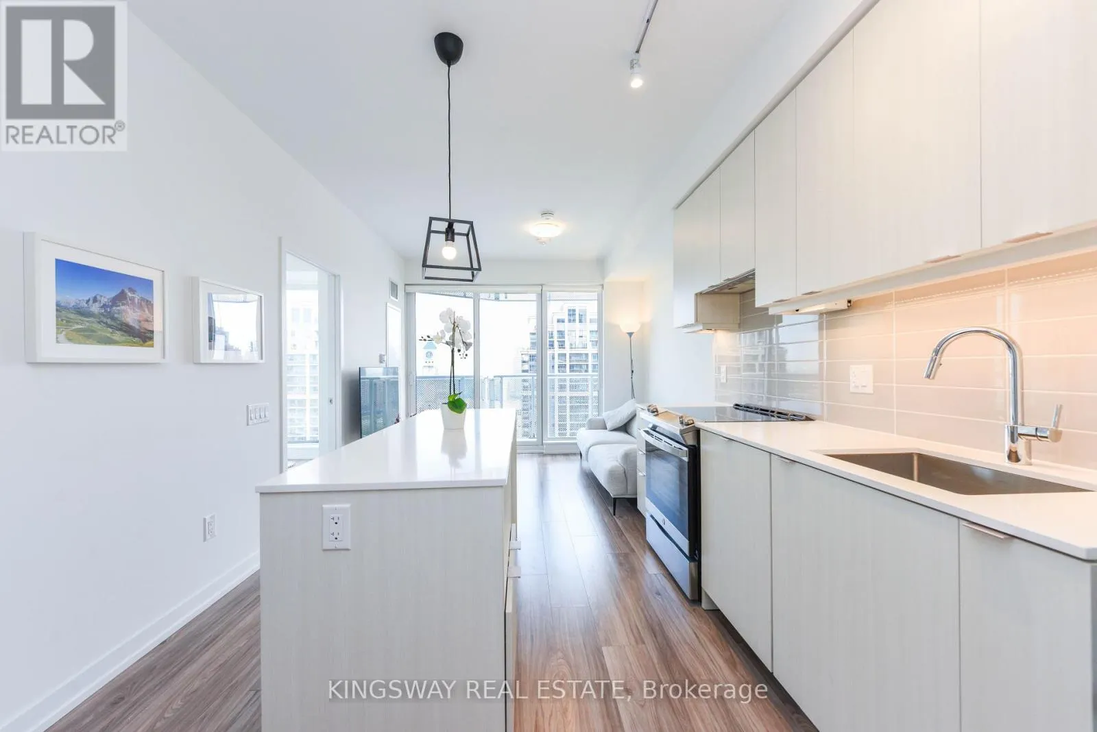 2505 - 4065 CONFEDERATION PARKWAY