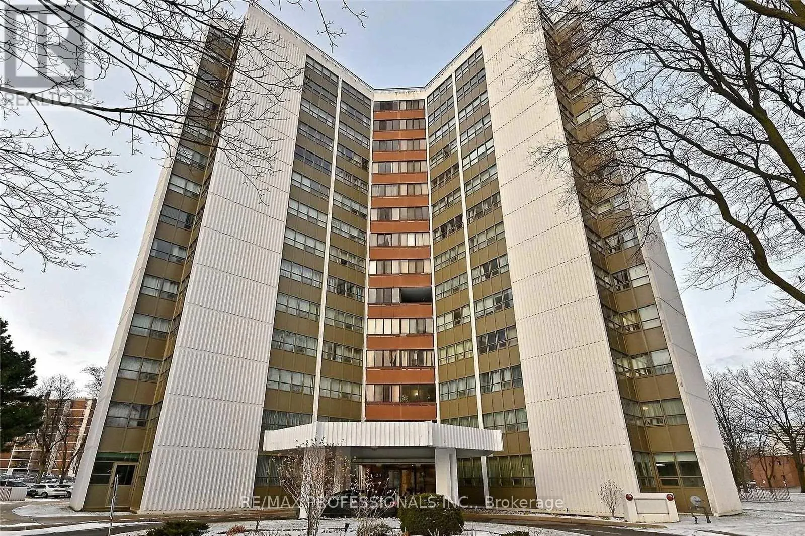 802 - 2323 CONFEDERATION PARKWAY