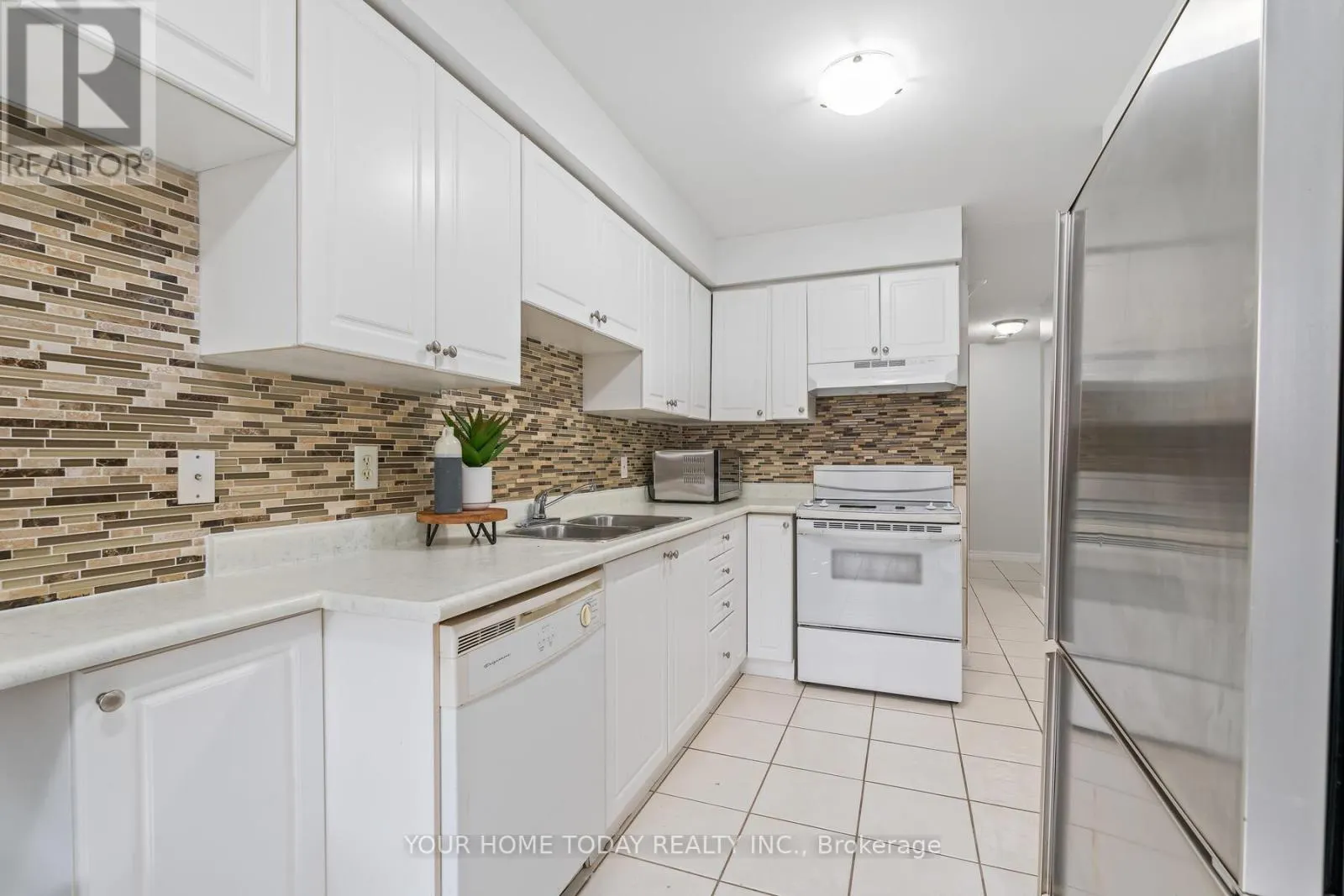 23 - 4055 FOREST RUN AVENUE