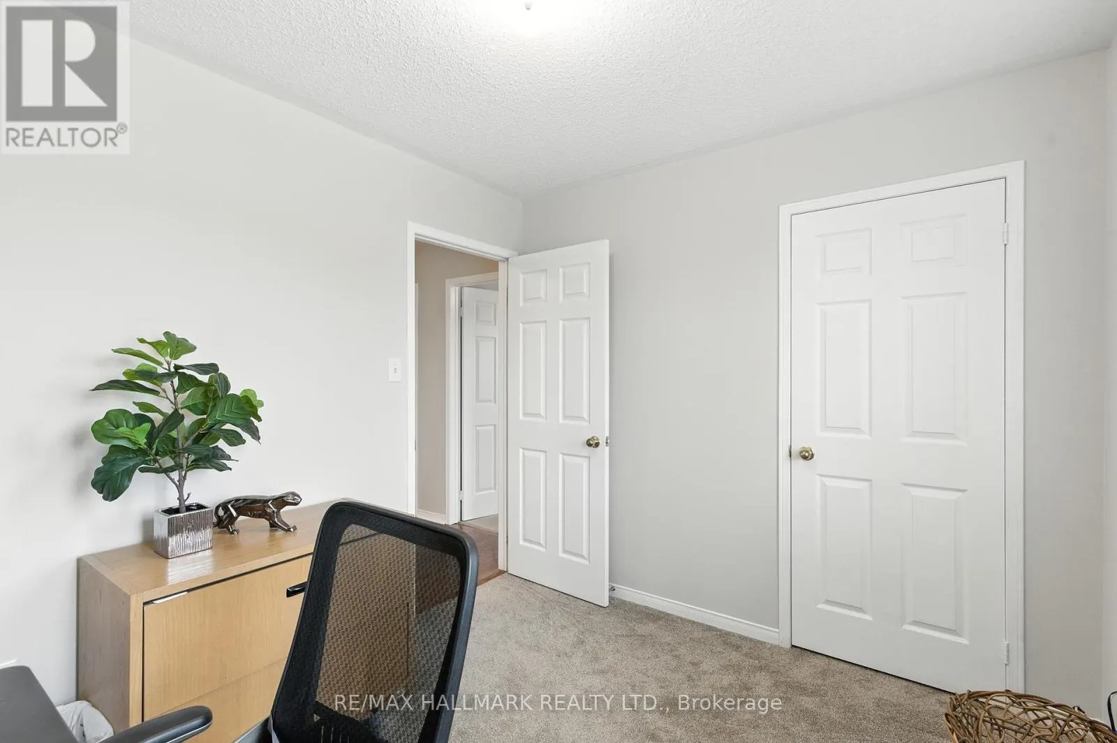 3288 EQUESTRIAN CRESCENT