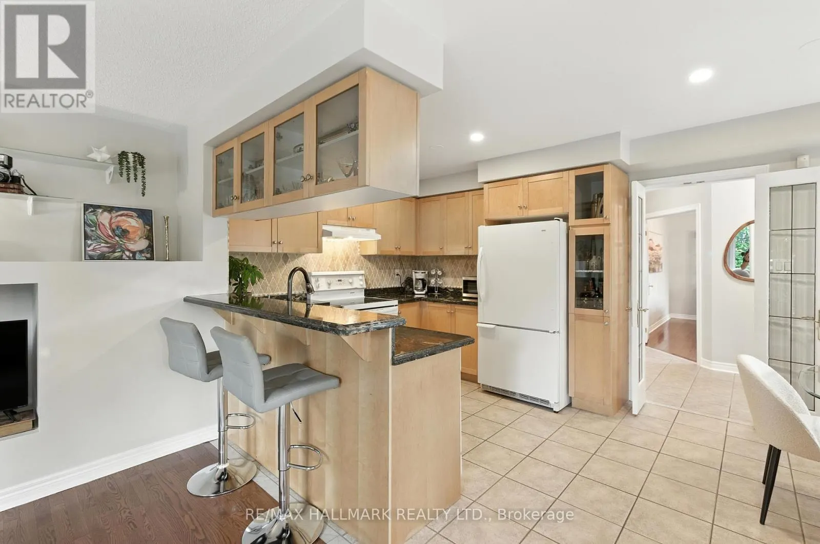 3288 EQUESTRIAN CRESCENT