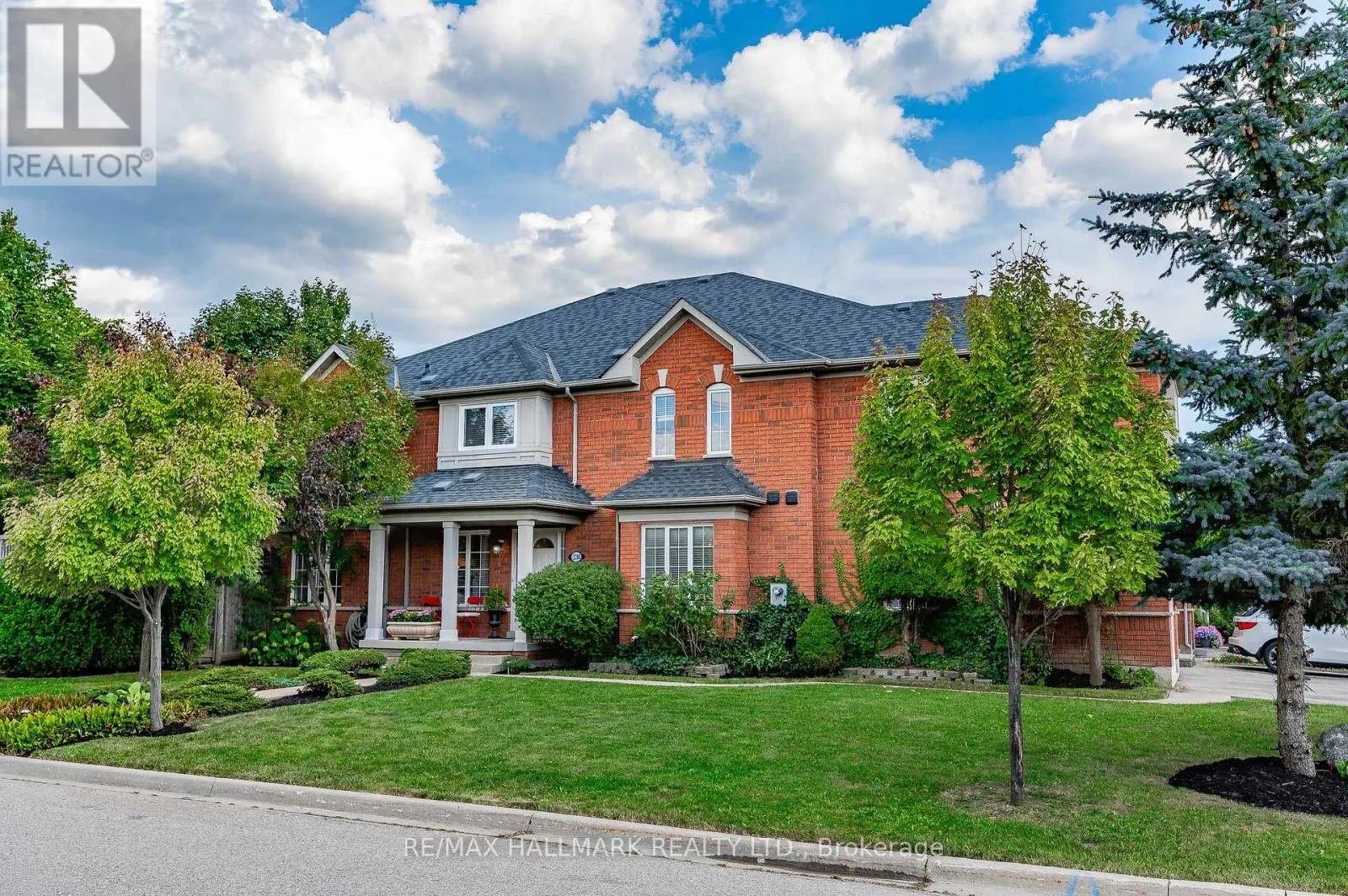 3288 EQUESTRIAN CRESCENT