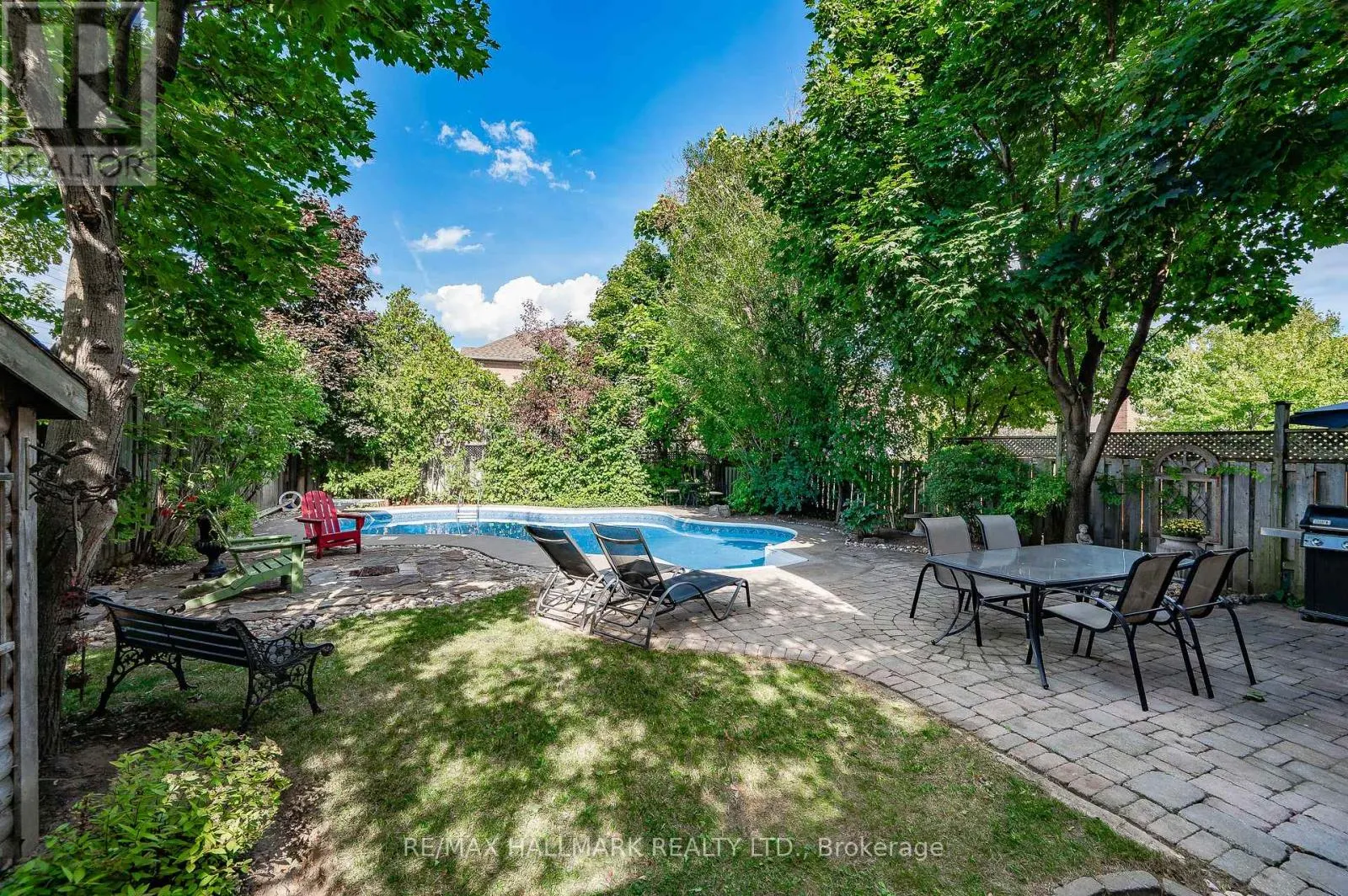 3288 EQUESTRIAN CRESCENT