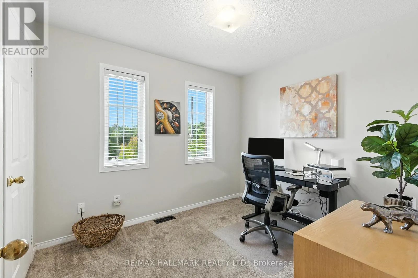 3288 EQUESTRIAN CRESCENT
