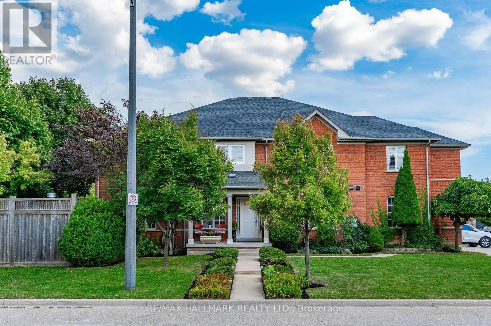 3288 EQUESTRIAN CRESCENT
