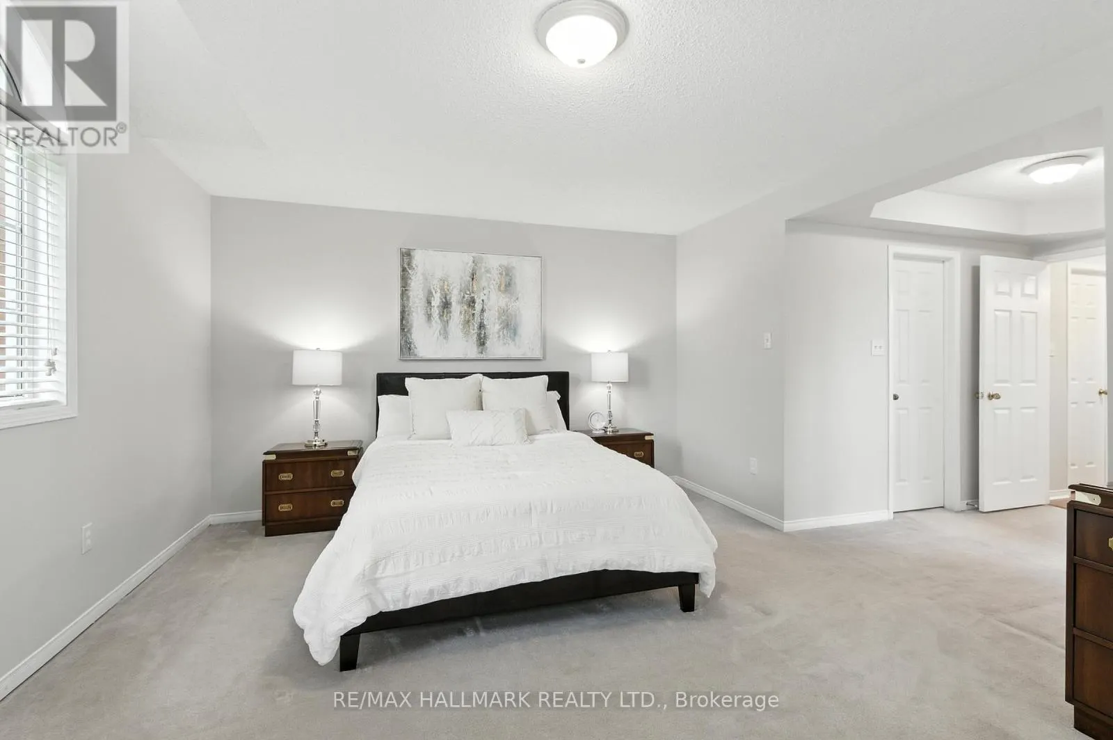 3288 EQUESTRIAN CRESCENT
