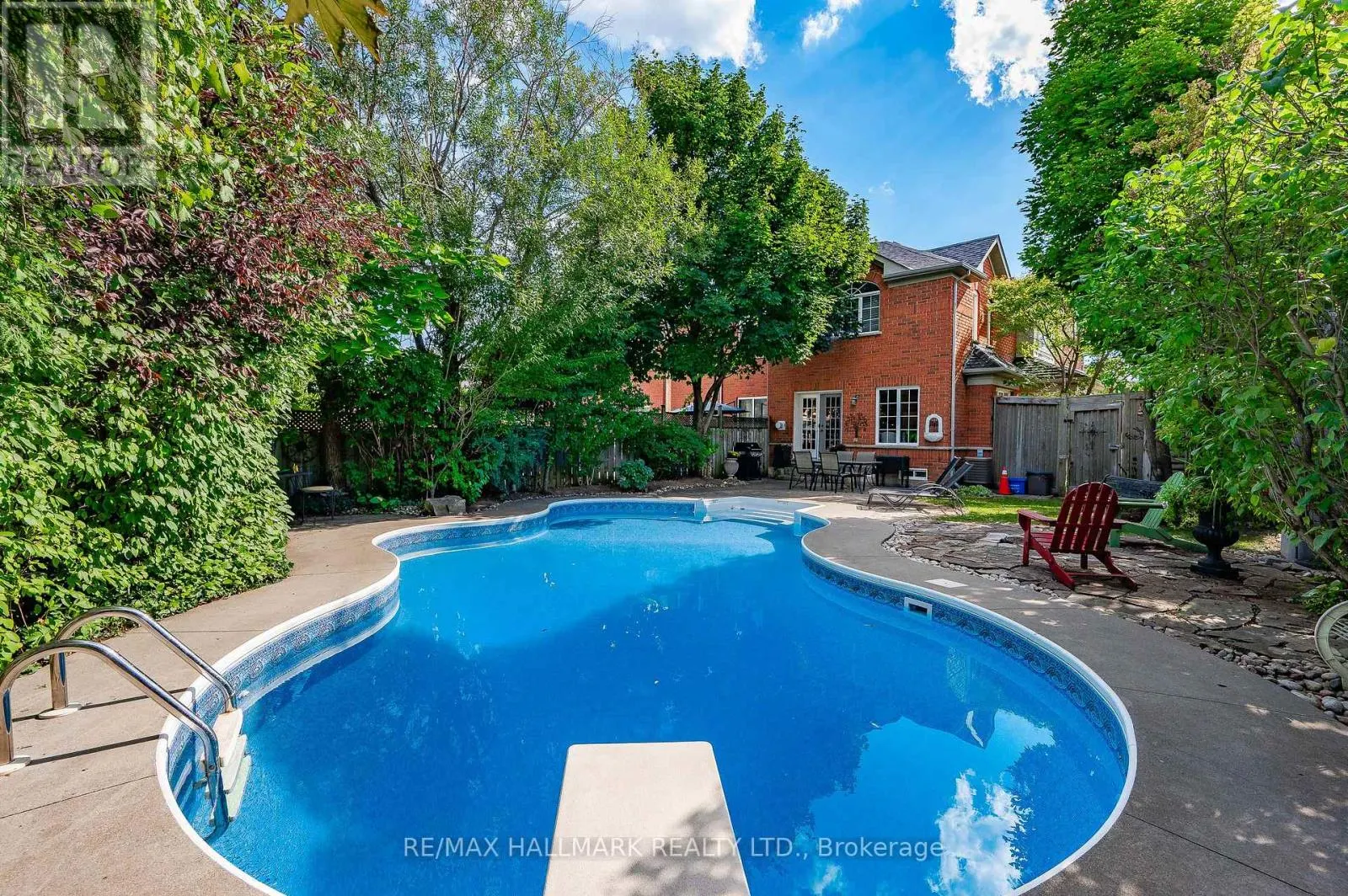 3288 EQUESTRIAN CRESCENT