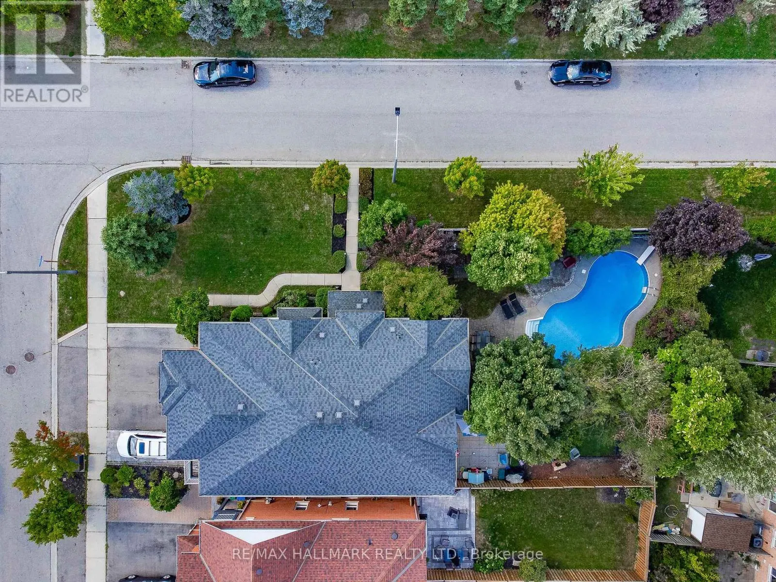 3288 EQUESTRIAN CRESCENT