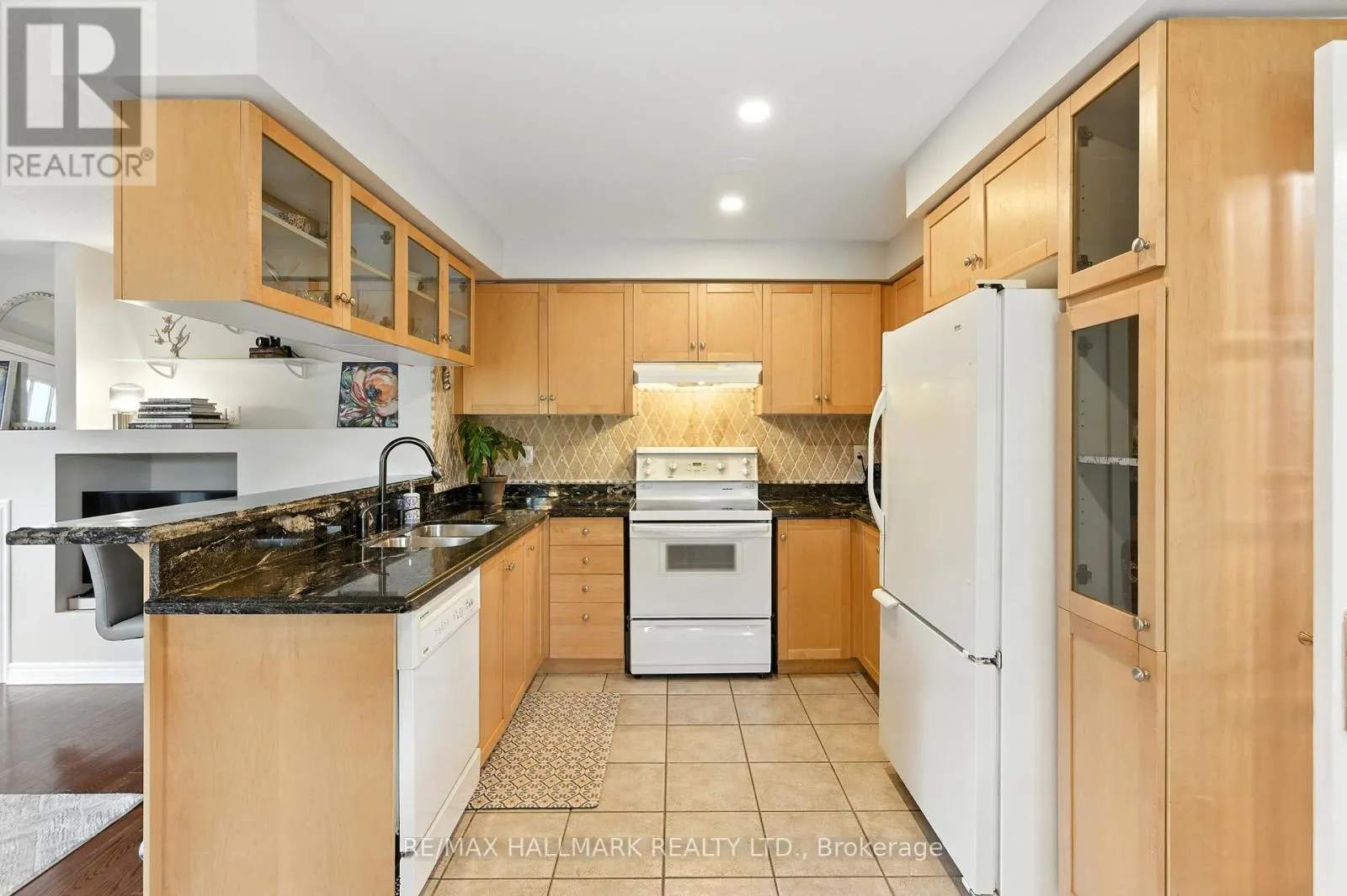 3288 EQUESTRIAN CRESCENT