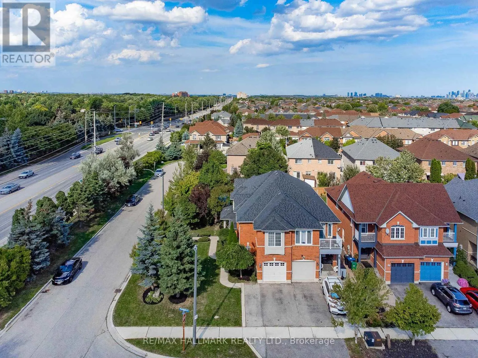 3288 EQUESTRIAN CRESCENT