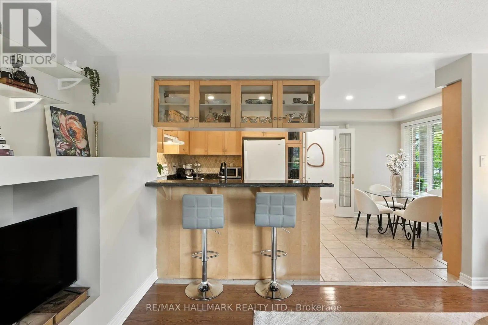 3288 EQUESTRIAN CRESCENT