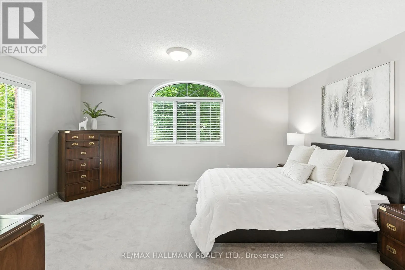 3288 EQUESTRIAN CRESCENT