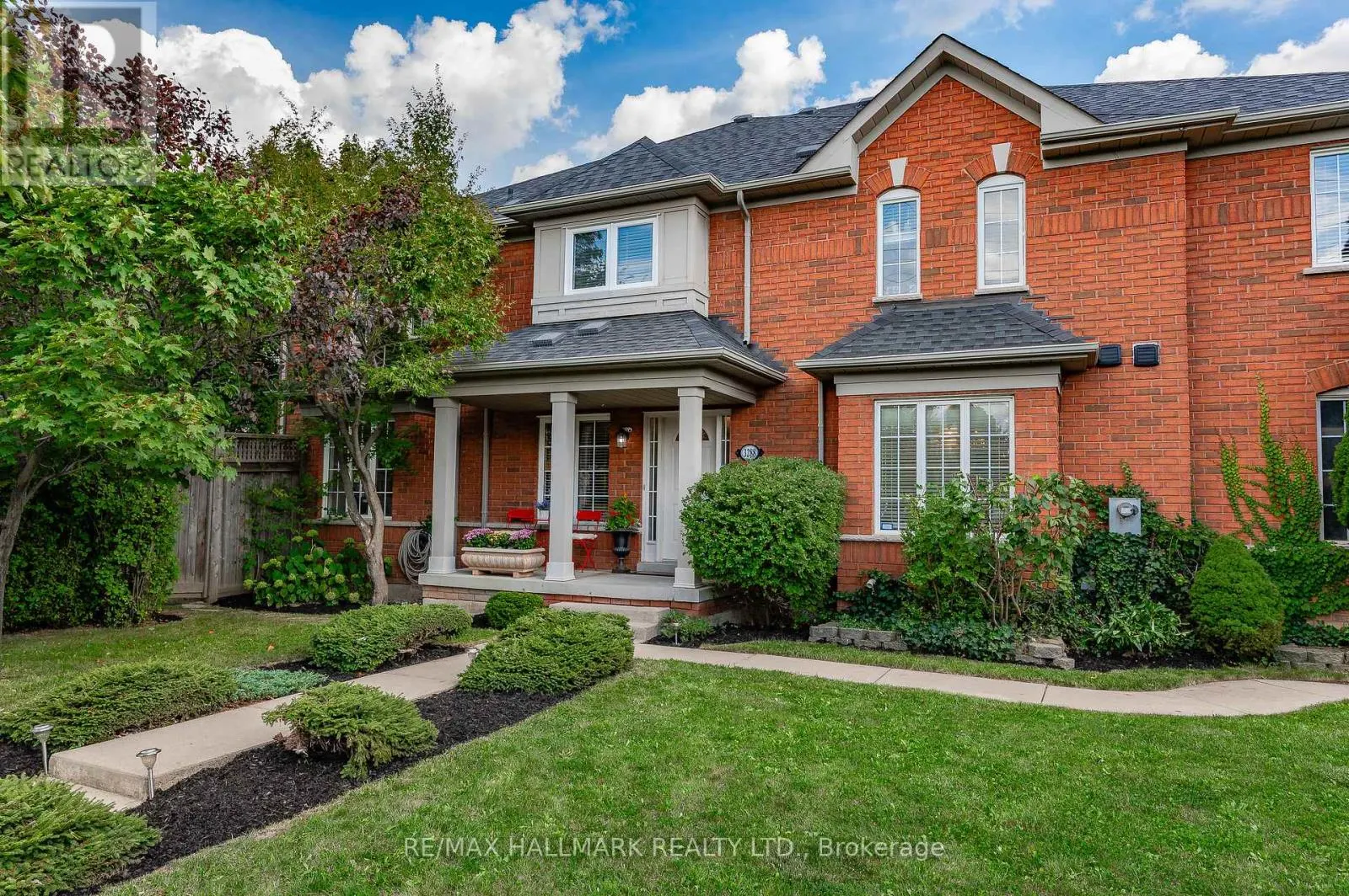 3288 EQUESTRIAN CRESCENT