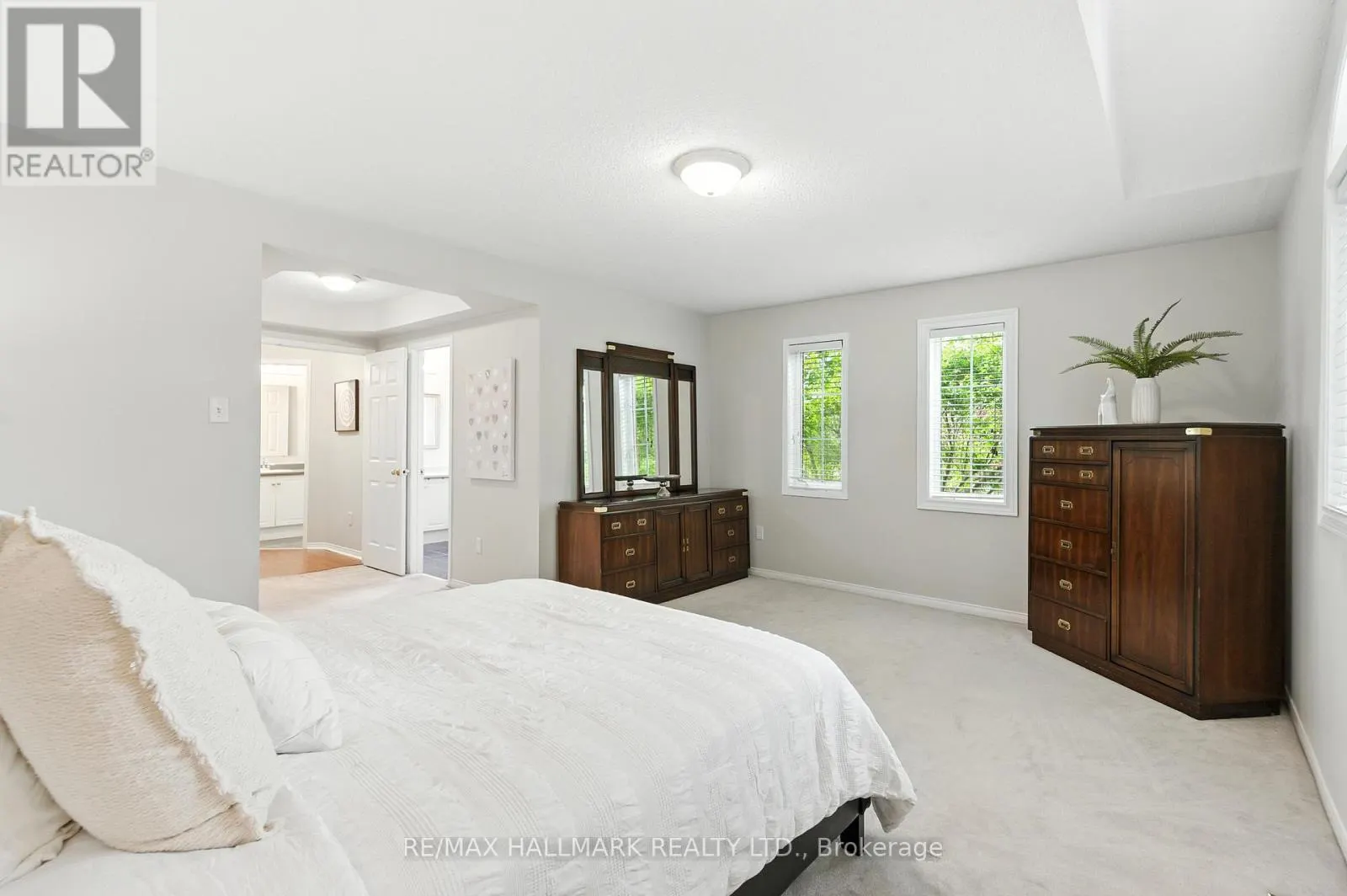 3288 EQUESTRIAN CRESCENT