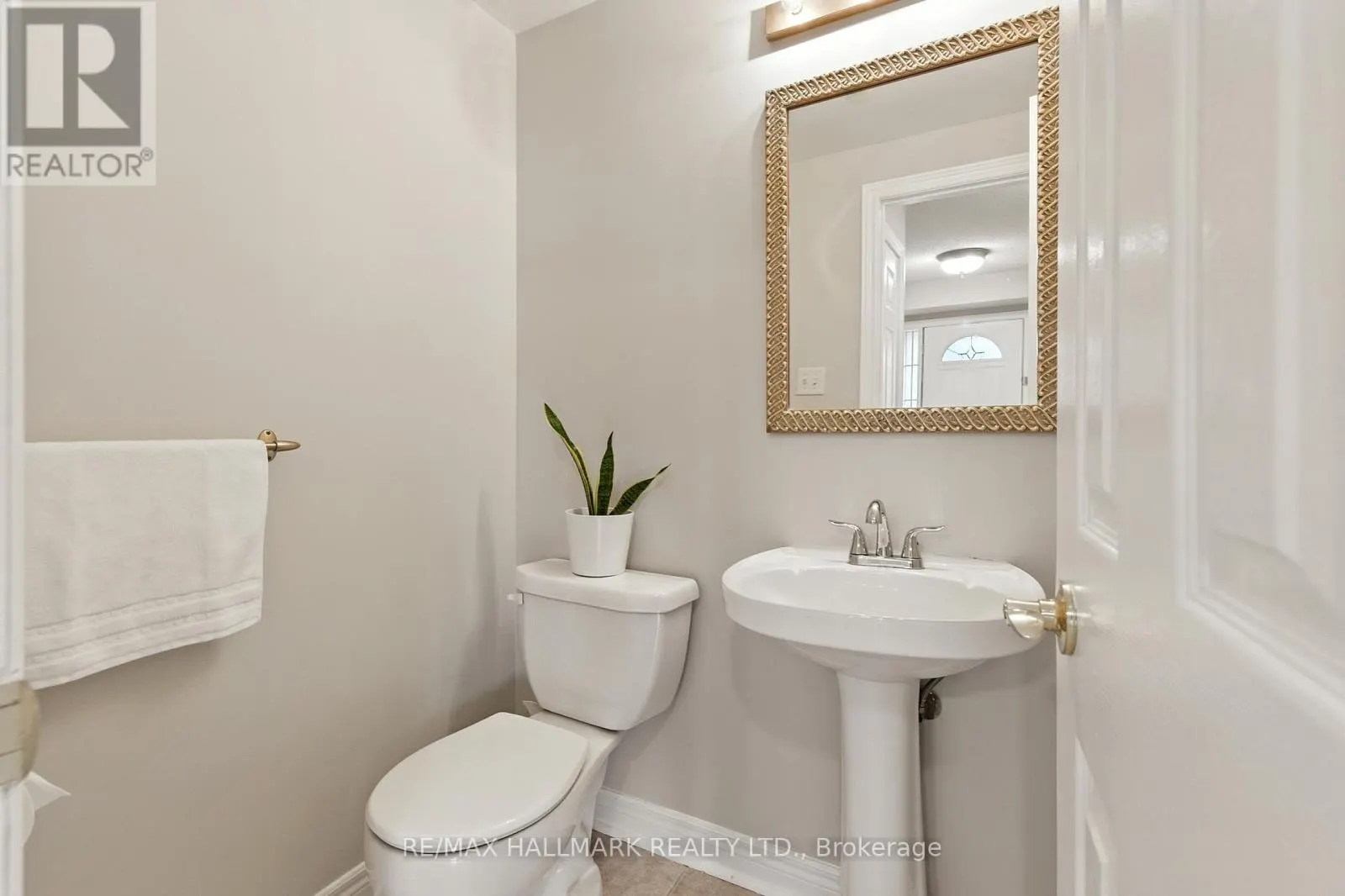 3288 EQUESTRIAN CRESCENT