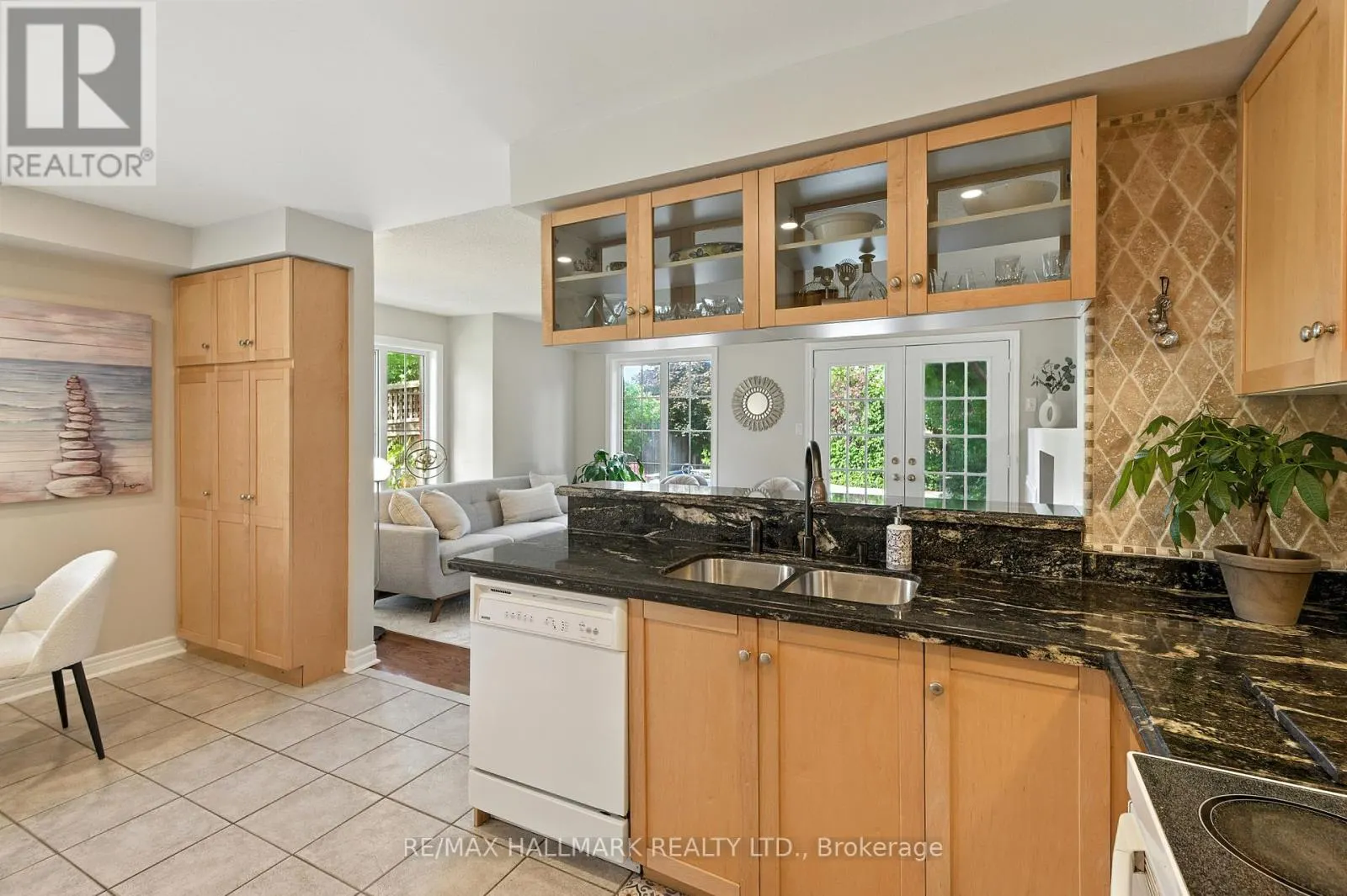 3288 EQUESTRIAN CRESCENT