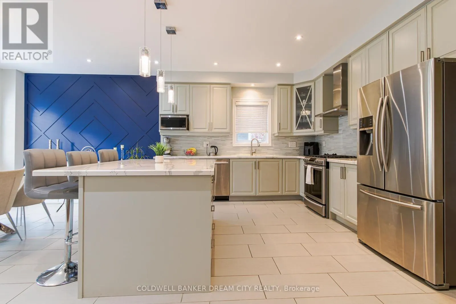 450 BRISDALE DRIVE