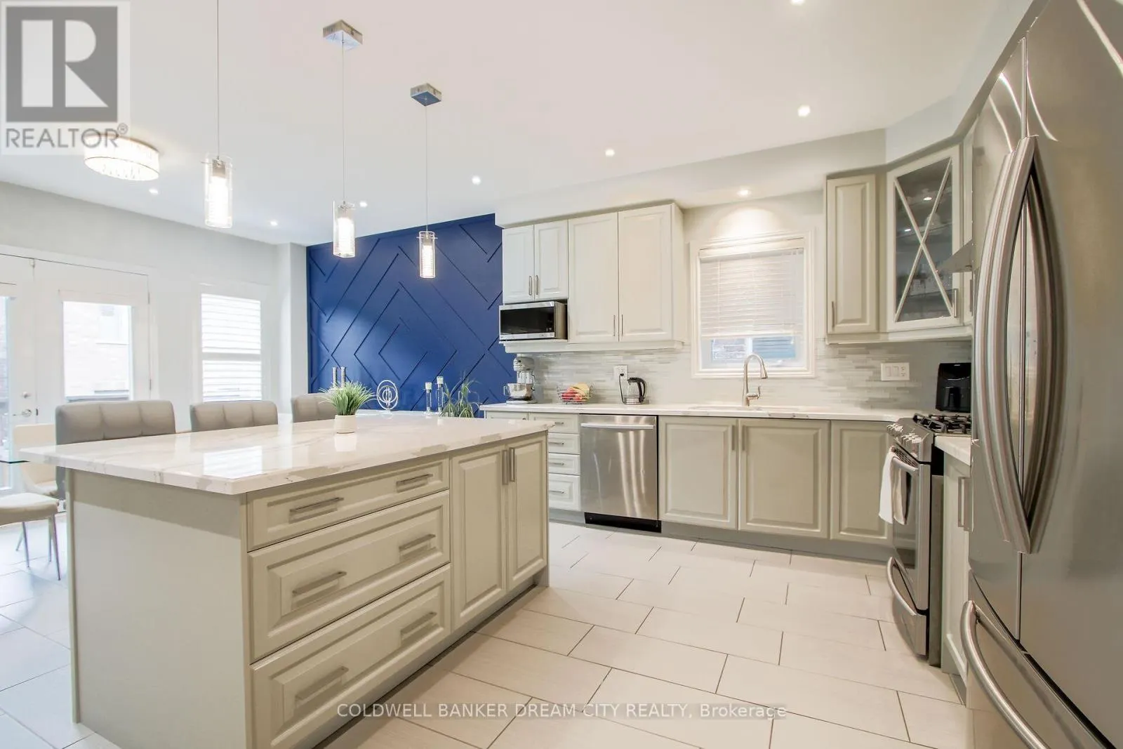 450 BRISDALE DRIVE