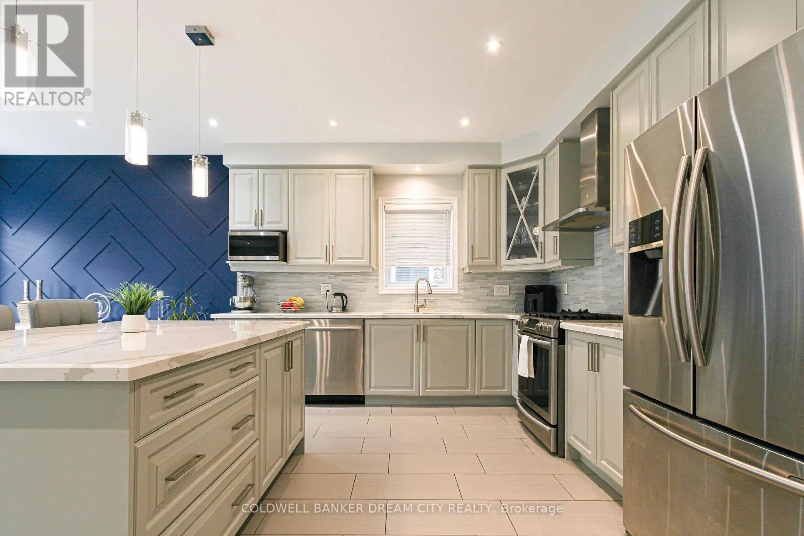 450 BRISDALE DRIVE
