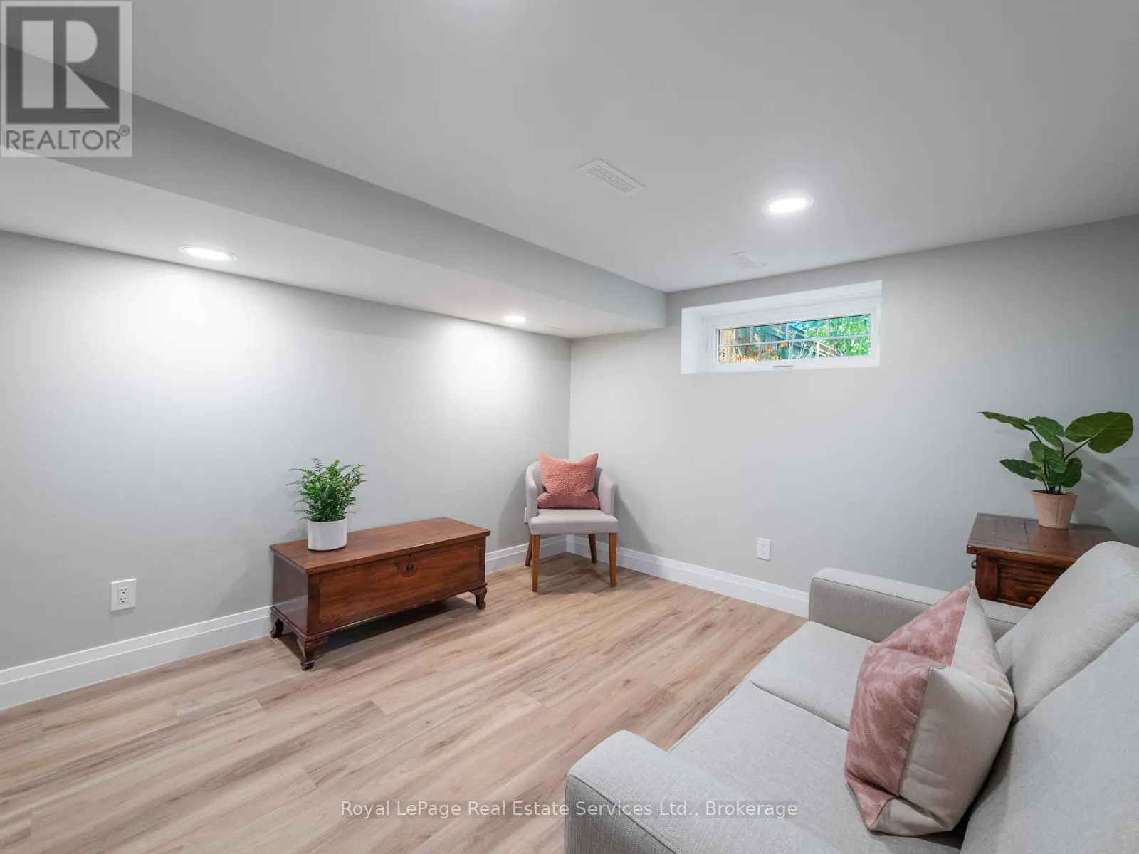 247 ALLAN STREET