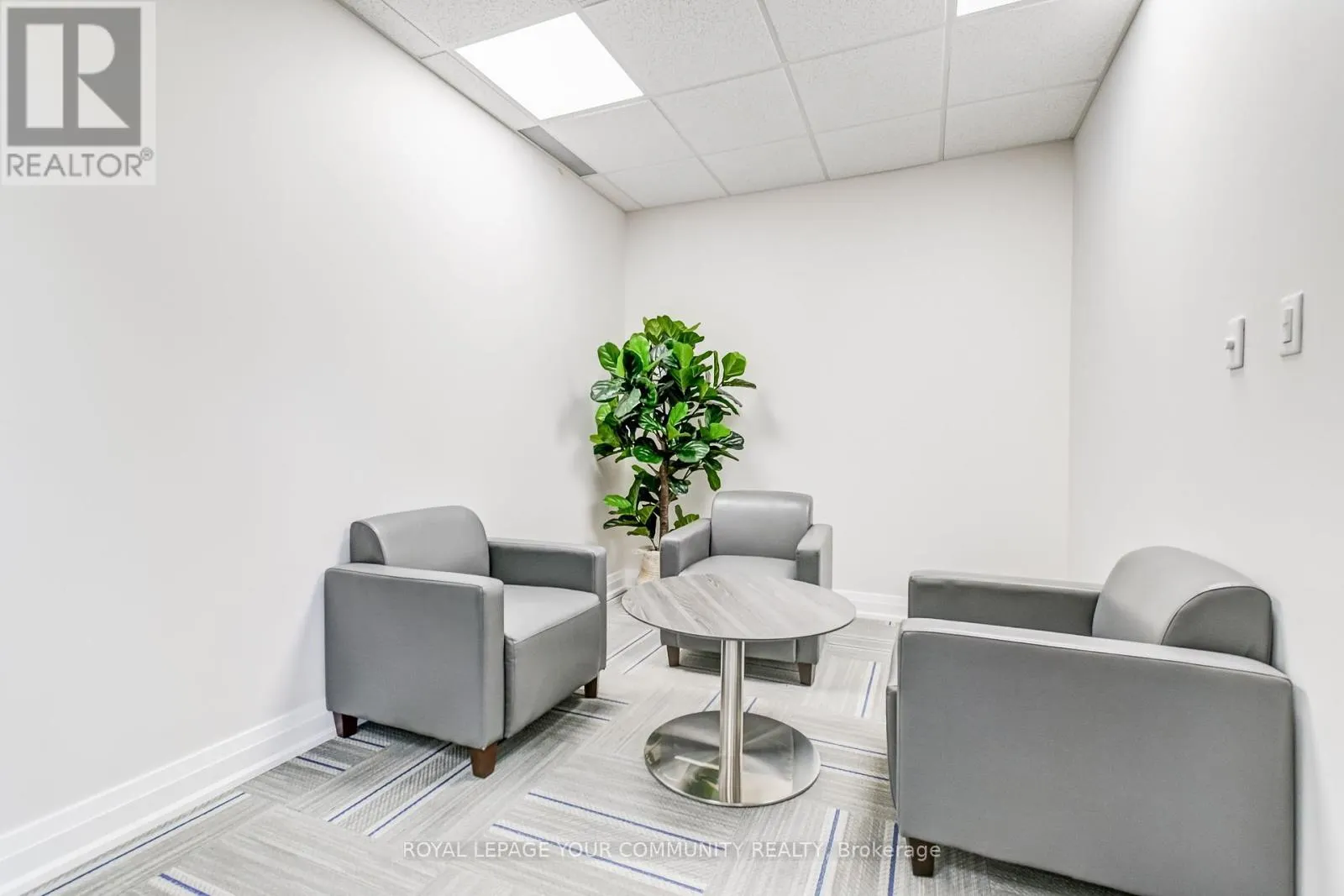 EAST - 6-1185 QUEENSWAY
