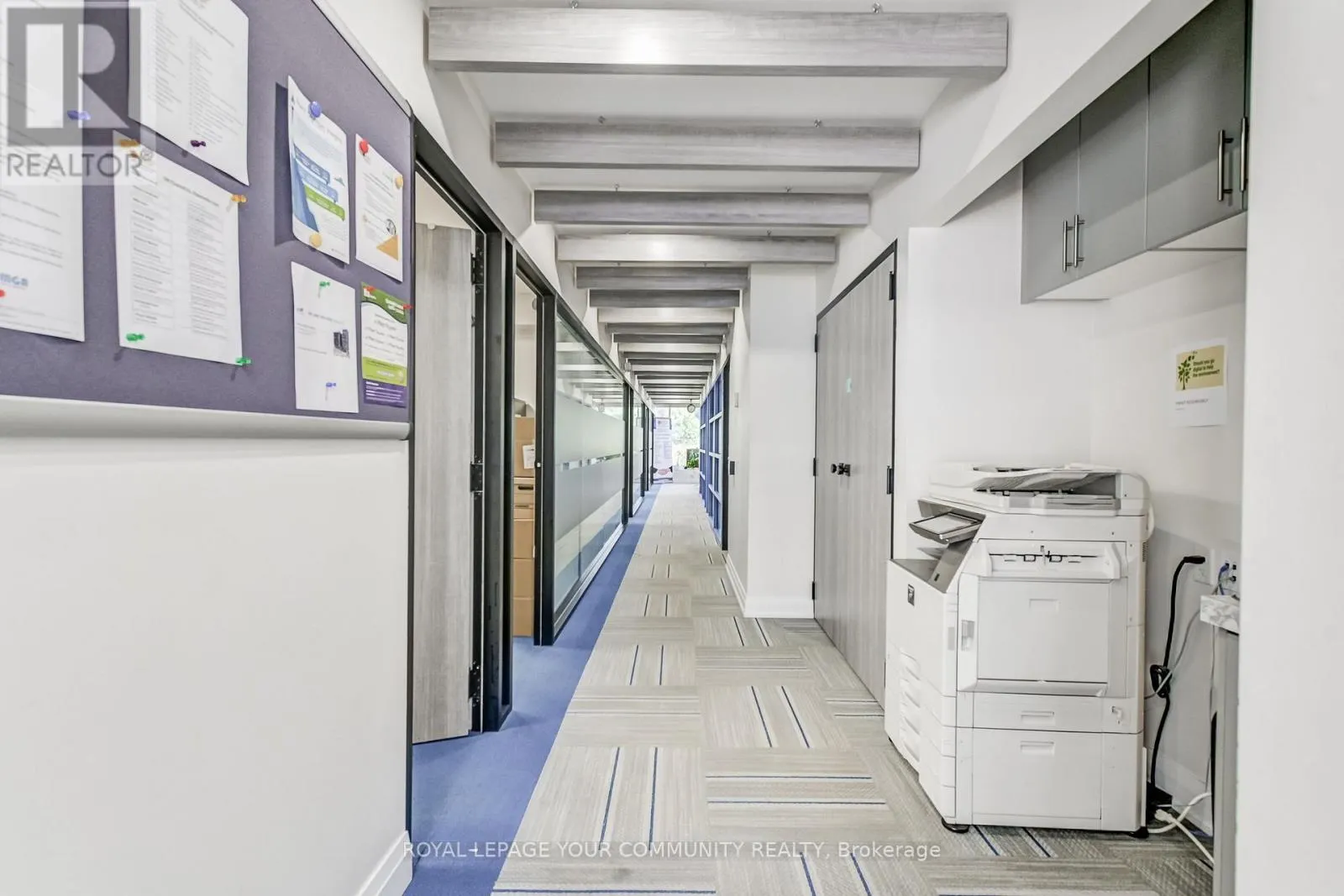EAST - 6-1185 QUEENSWAY