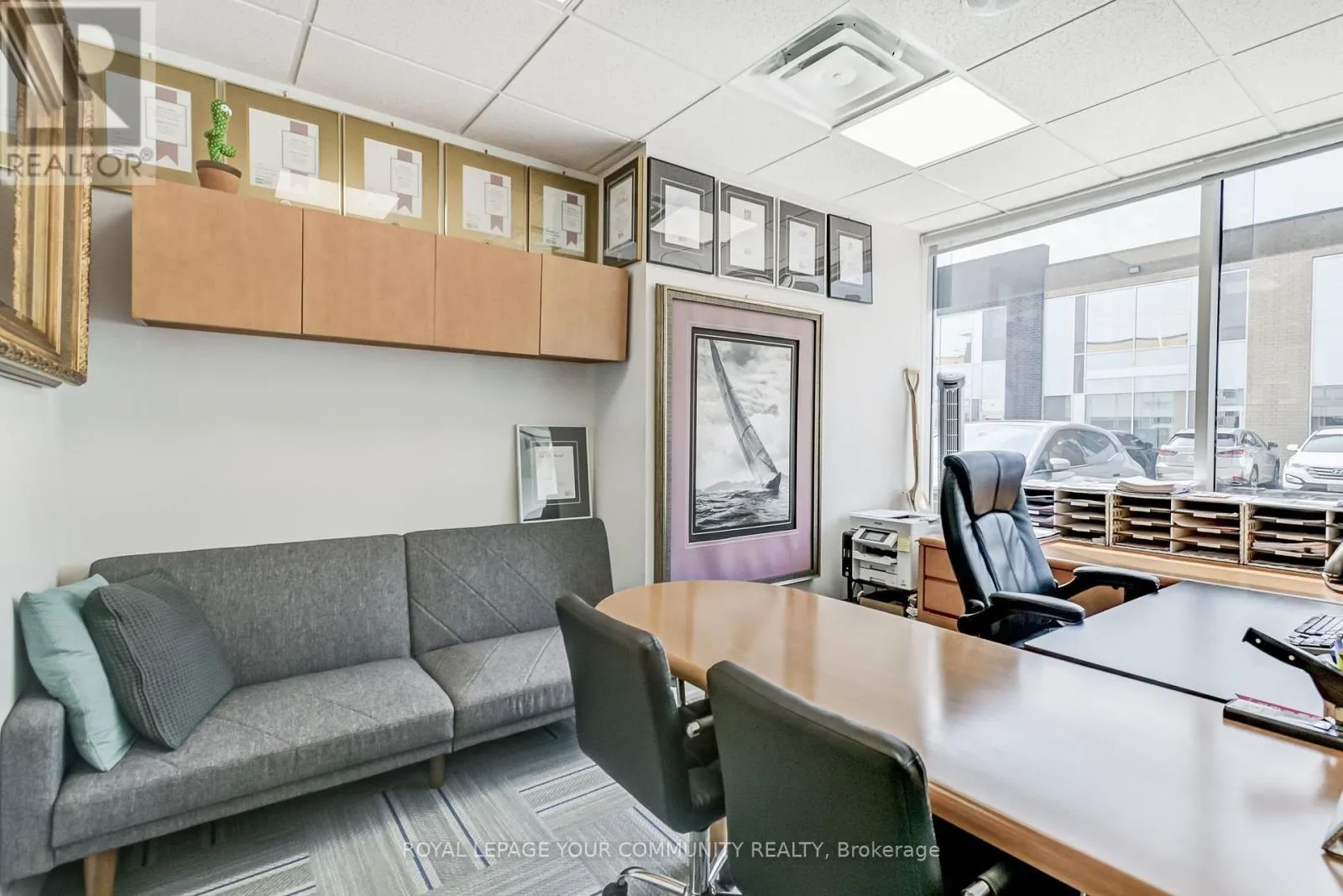 EAST - 6-1185 QUEENSWAY