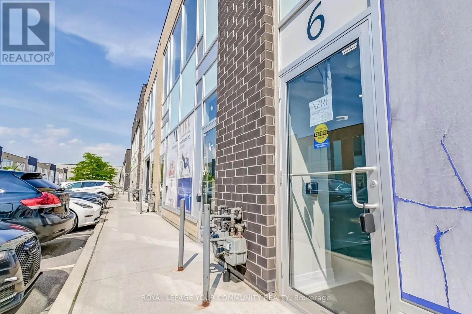EAST - 6-1185 QUEENSWAY