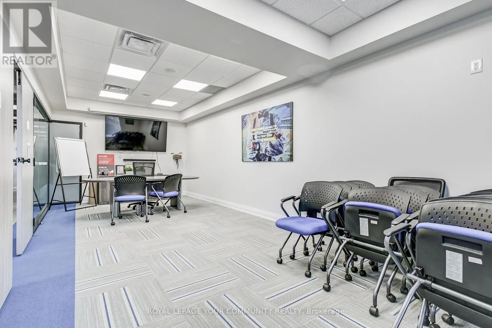 EAST - 6-1185 QUEENSWAY