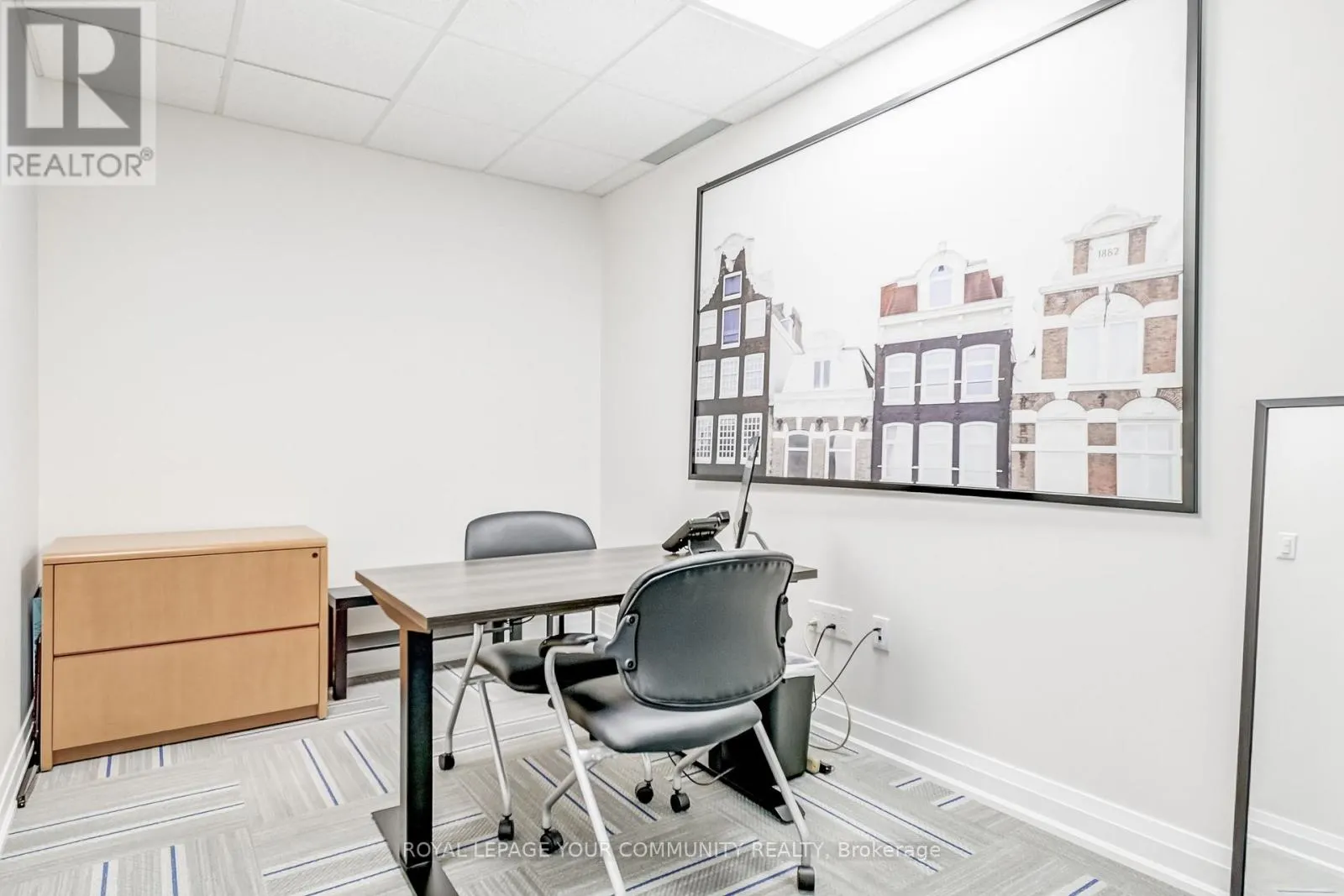 EAST - 6-1185 QUEENSWAY