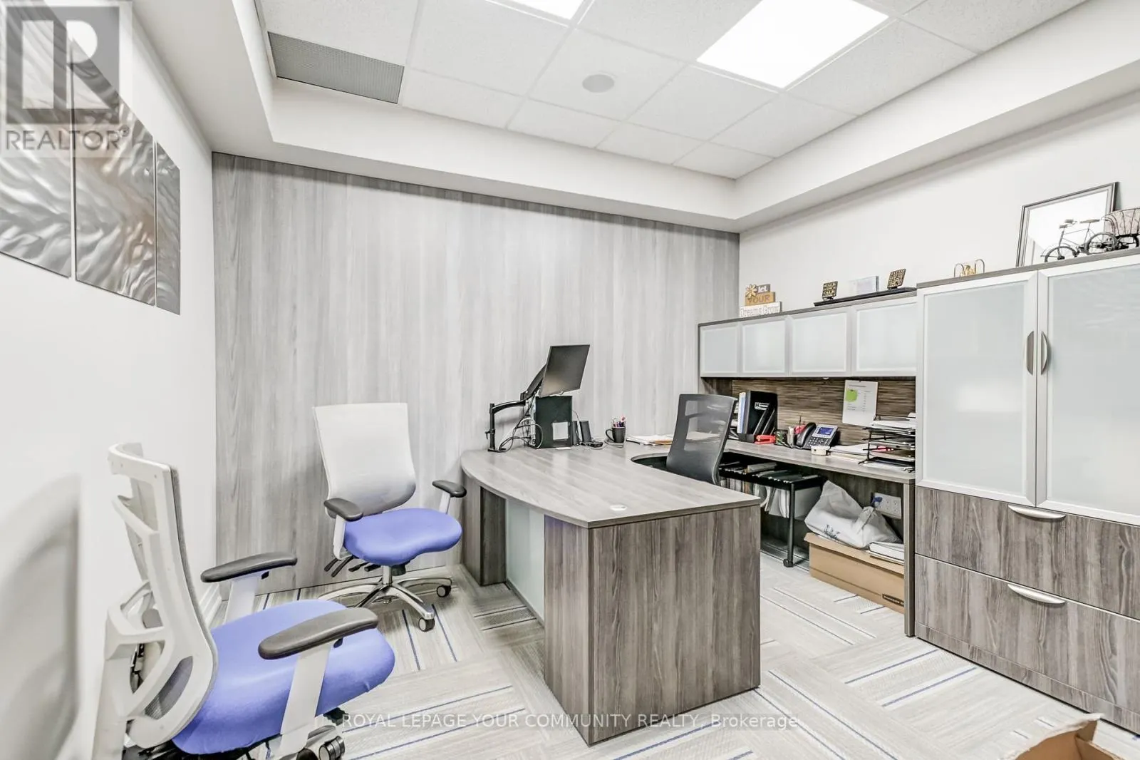 EAST - 6-1185 QUEENSWAY